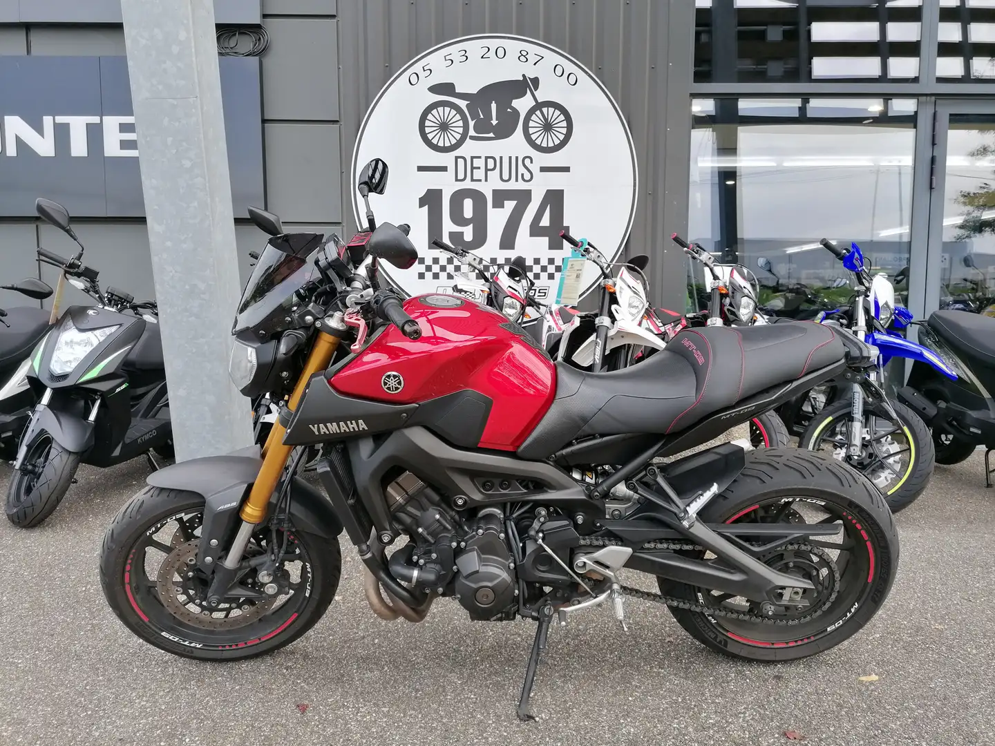 Yamaha MT-09 Rouge - 2