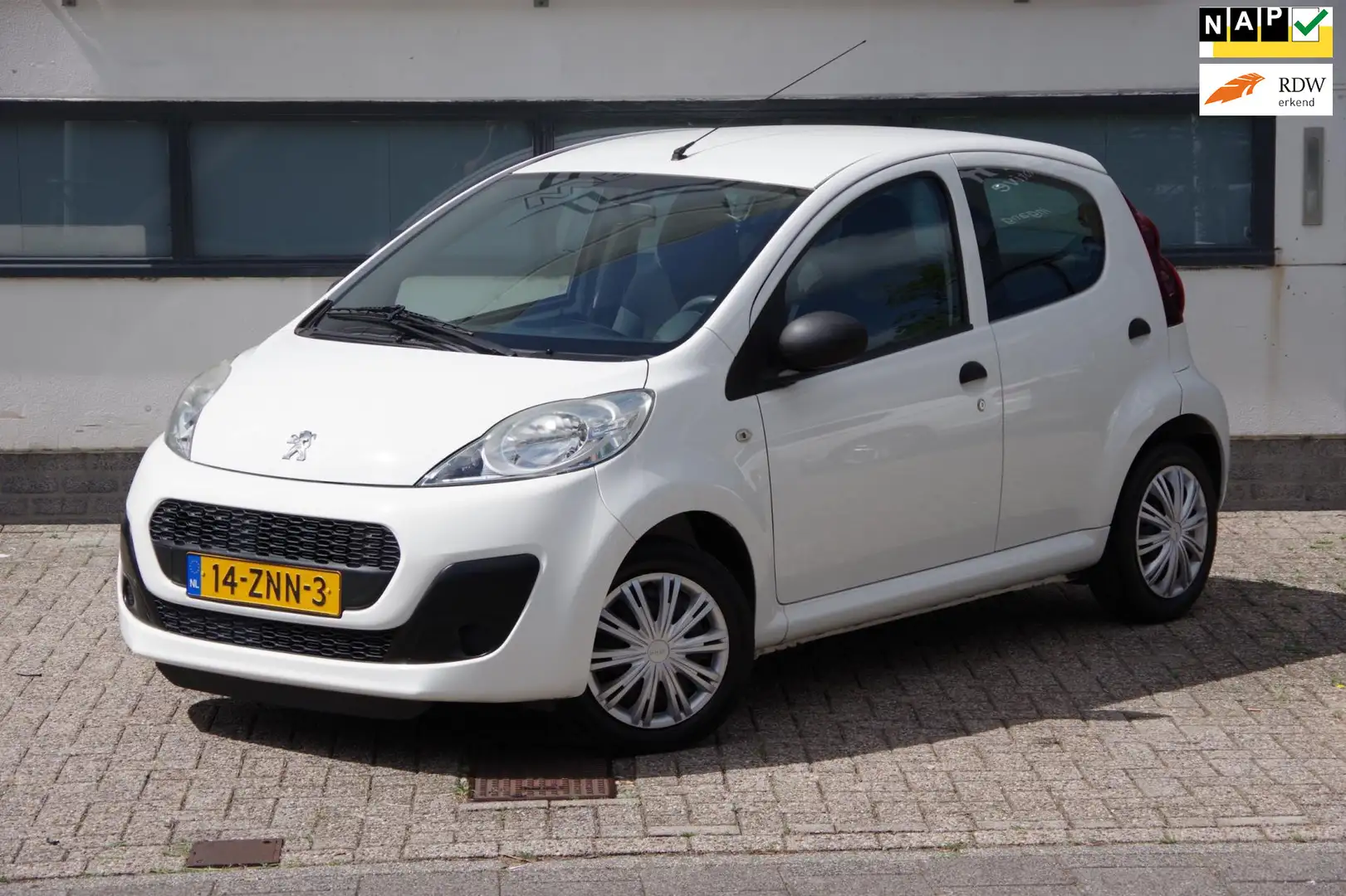 Peugeot 107 1.0 Access Accent Wit - 1