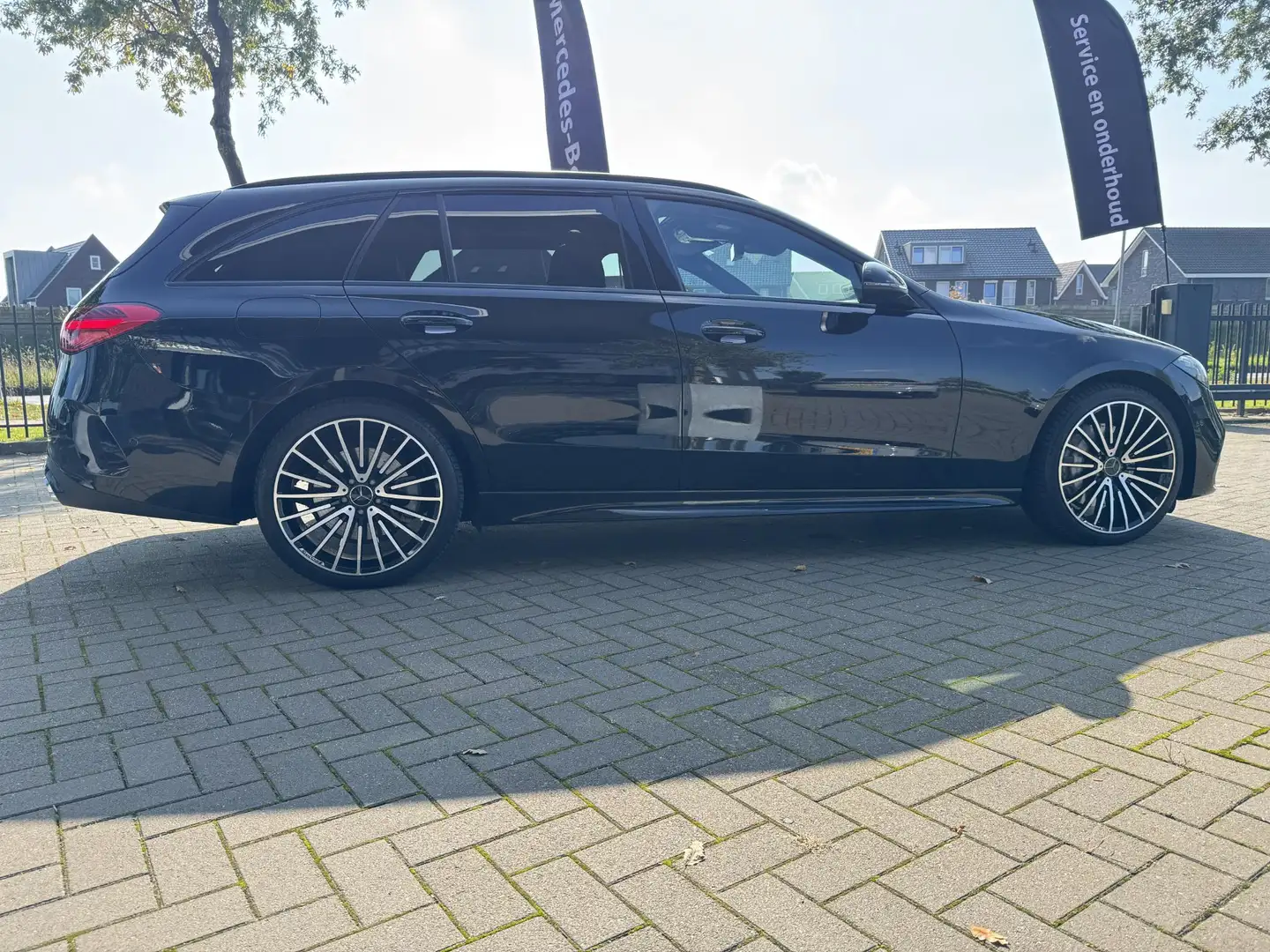 Mercedes-Benz C 300 Estate C e AMG Line Schwarz - 2