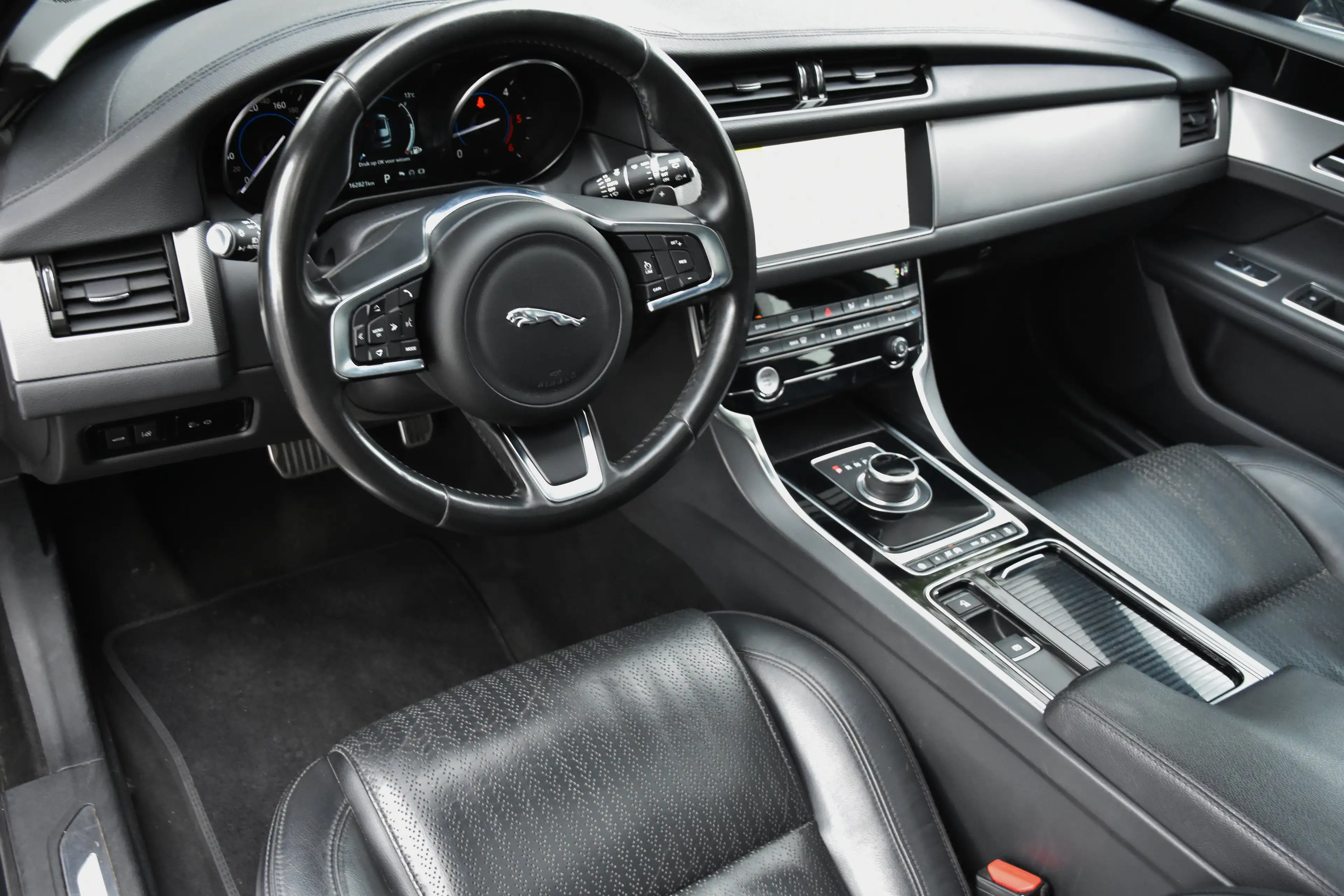 Jaguar XF Sportbrake 2.0 D E-Performance — photo 4