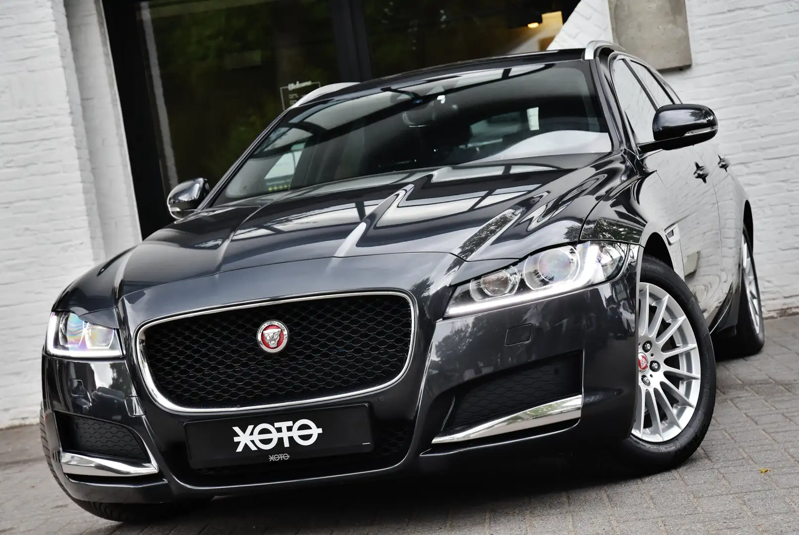 Jaguar XF Sportbrake 2.0 D E-Performance Negro - 1