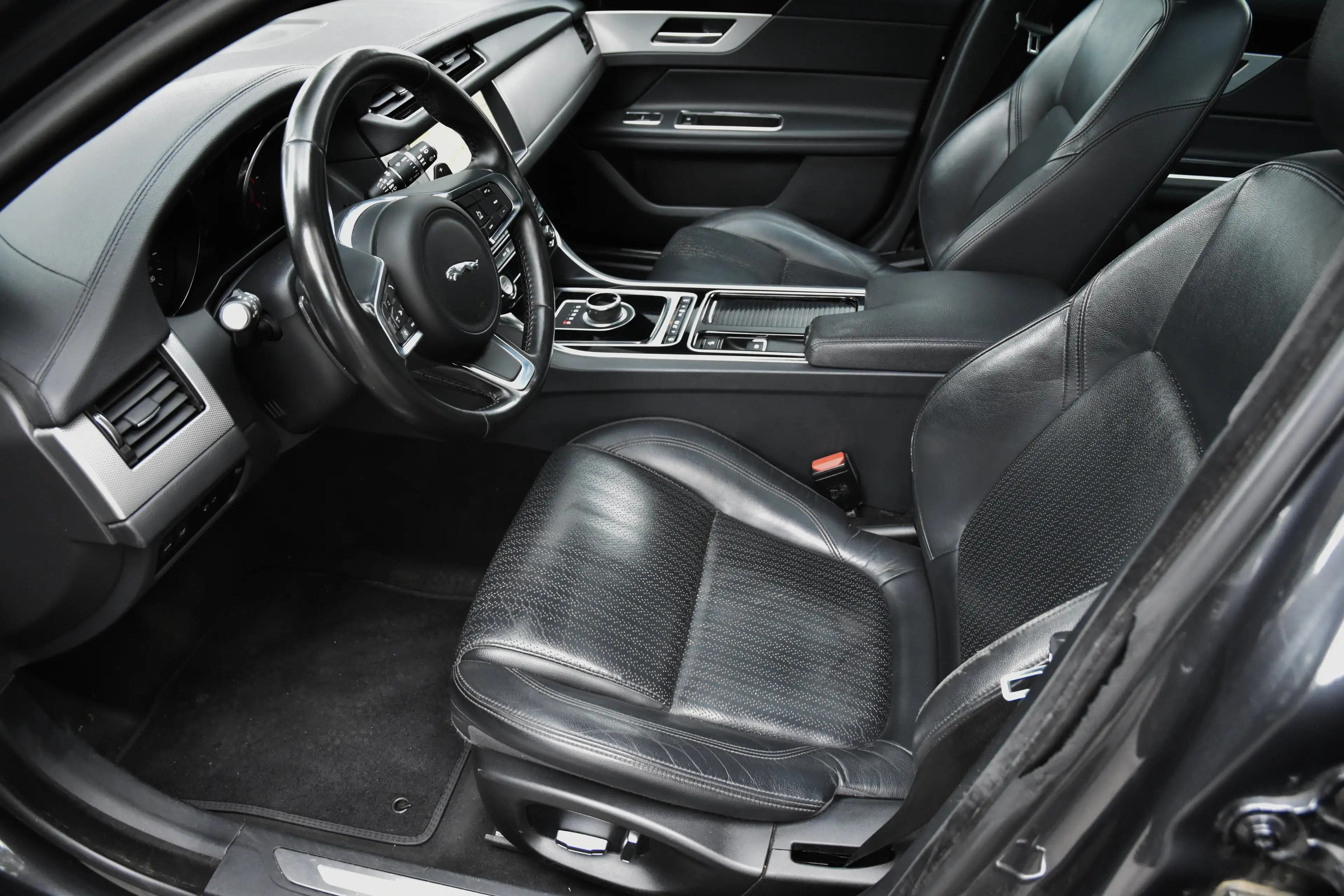 Jaguar XF Sportbrake 2.0 D E-Performance — photo 5
