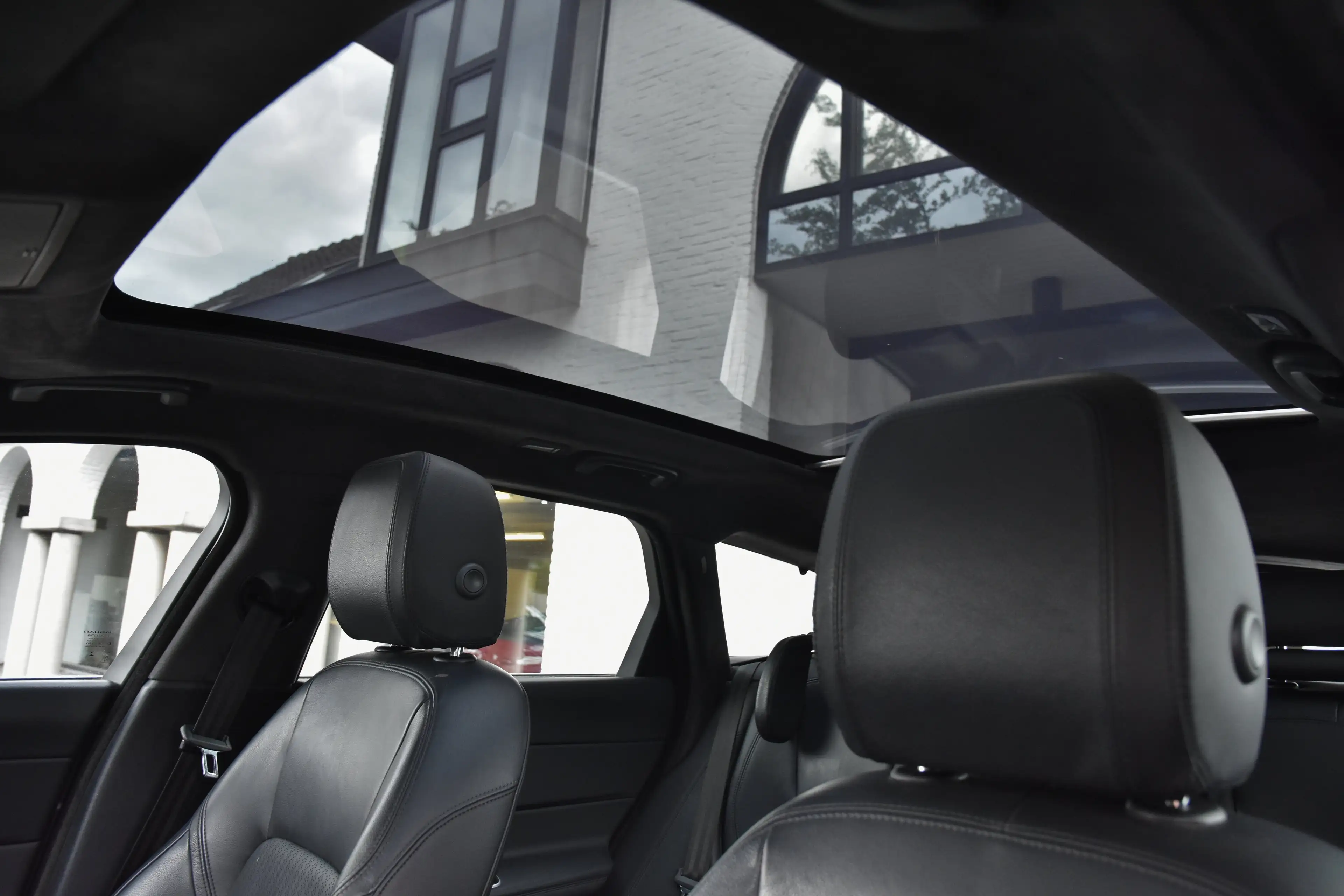 Jaguar XF Sportbrake 2.0 D E-Performance — photo 15