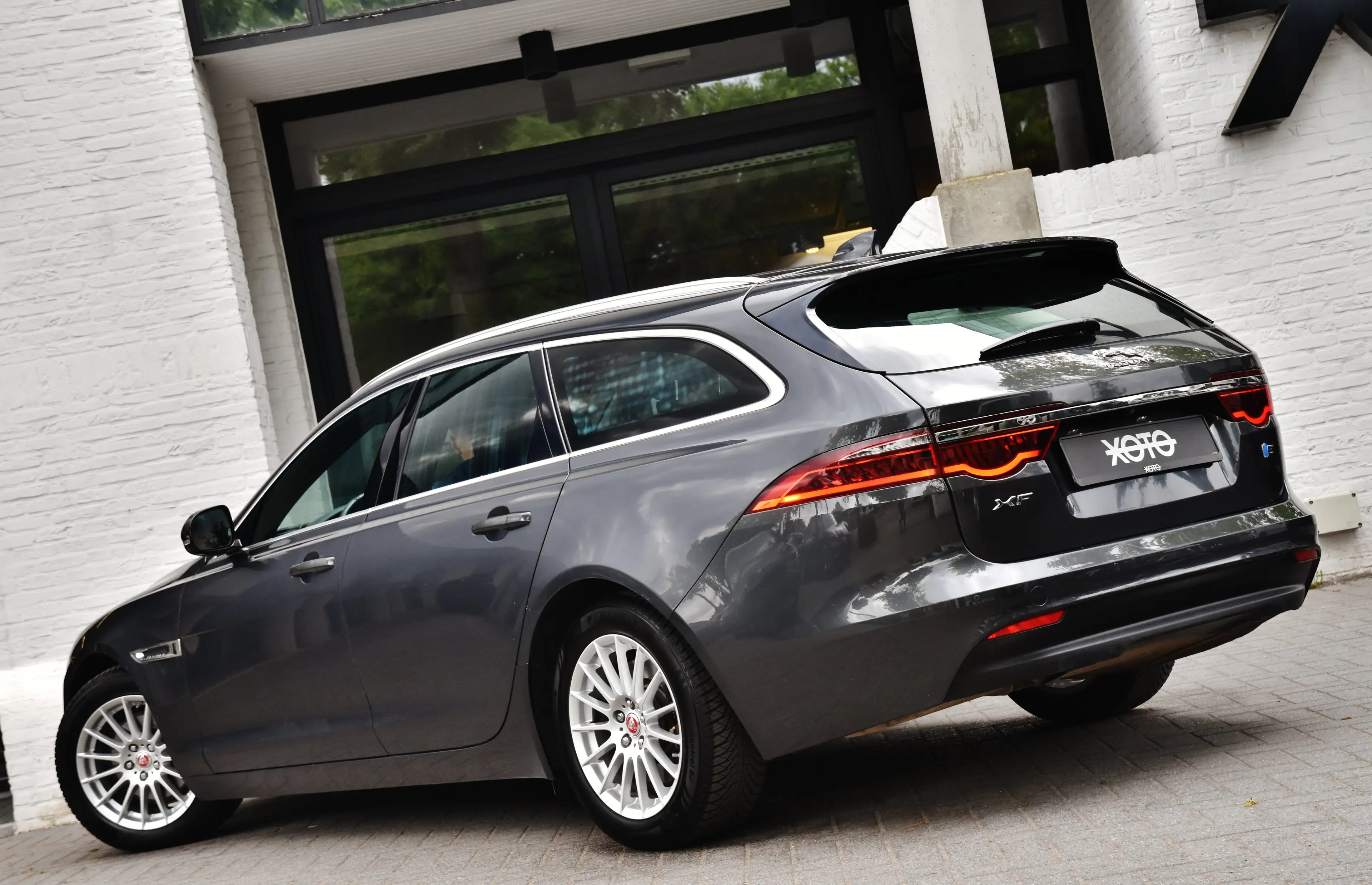 Jaguar XF Sportbrake 2.0 D E-Performance — photo 9