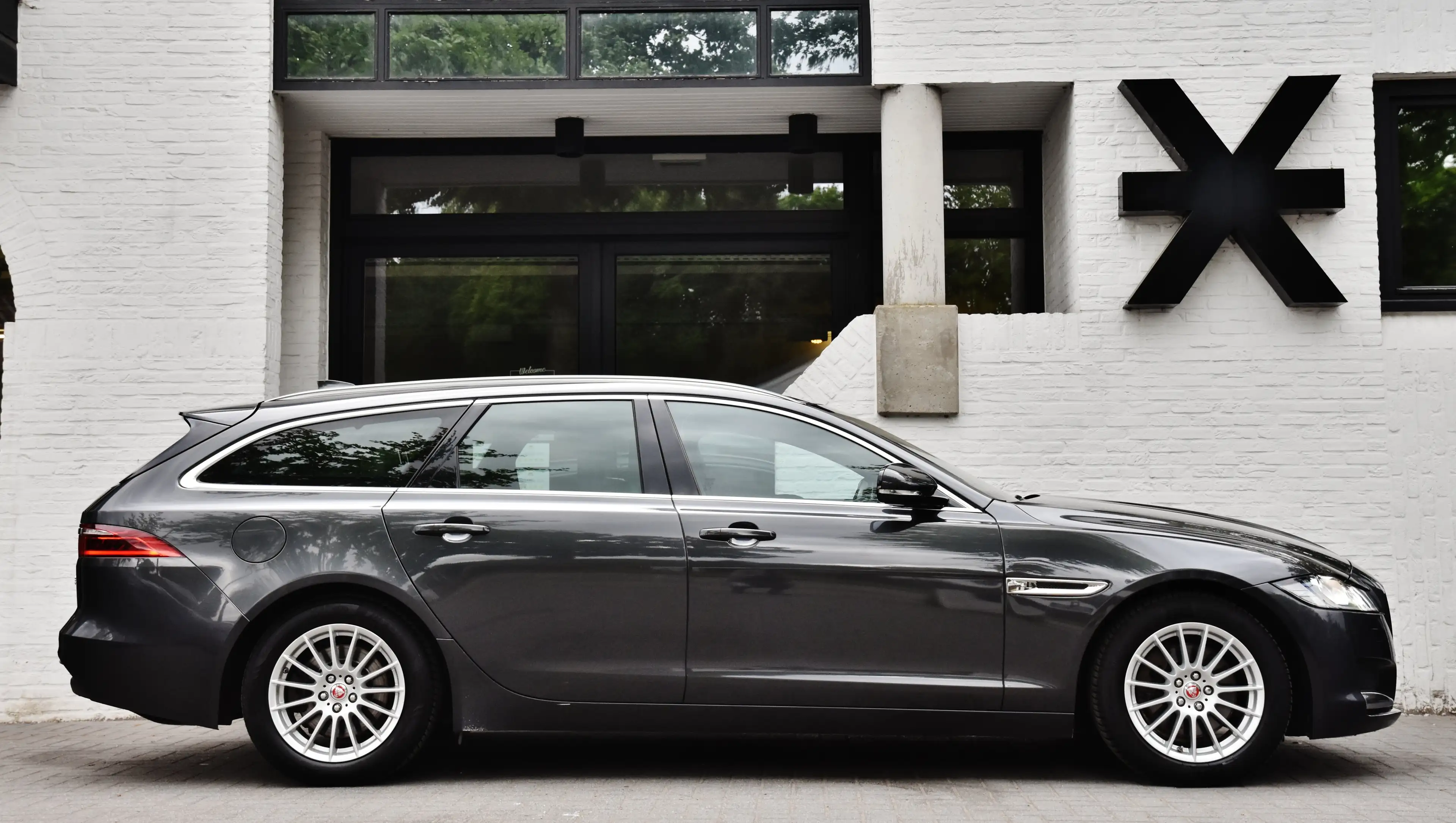 Jaguar XF Sportbrake 2.0 D E-Performance — photo 3