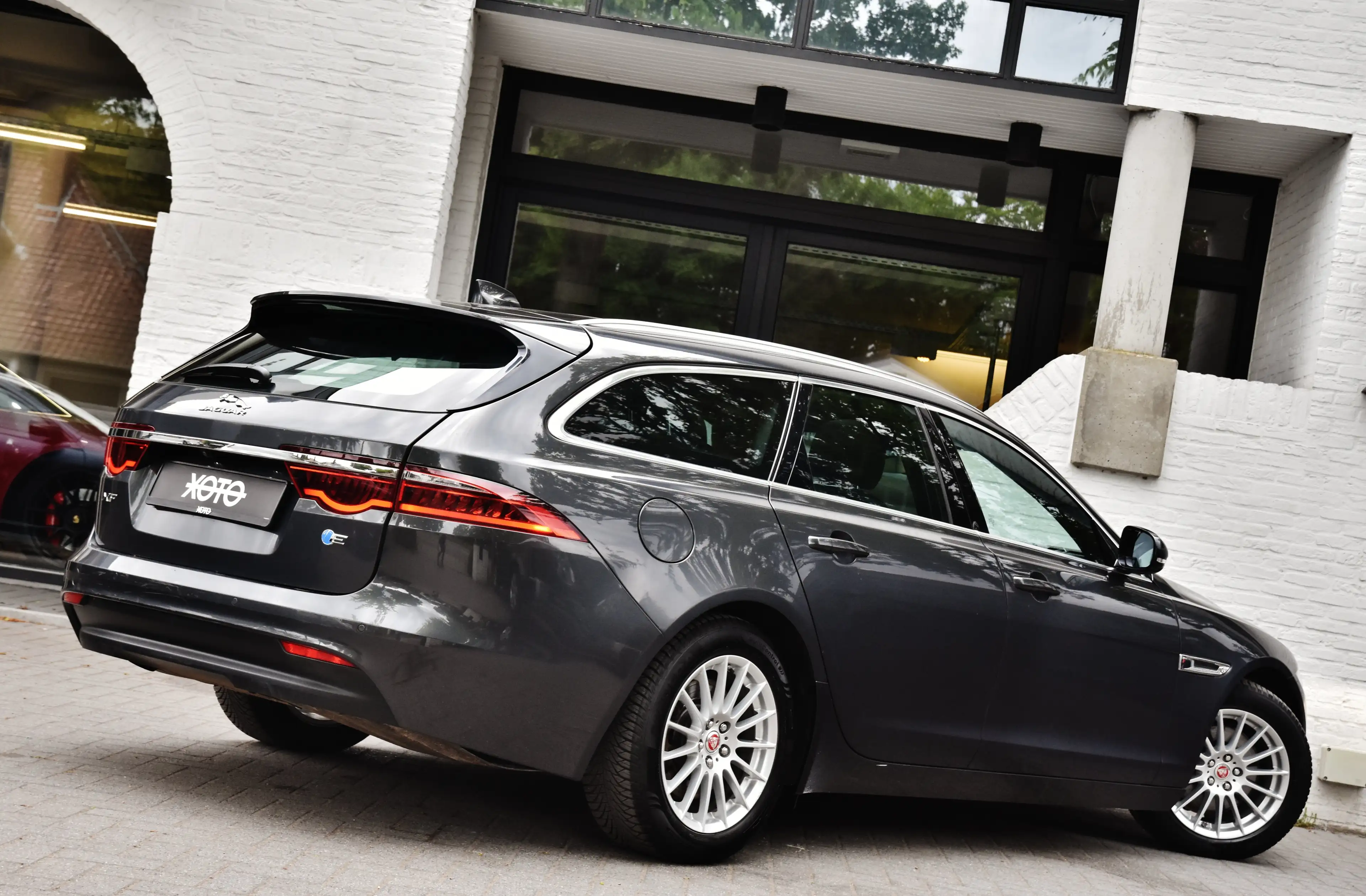 Jaguar XF Sportbrake 2.0 D E-Performance — photo 8