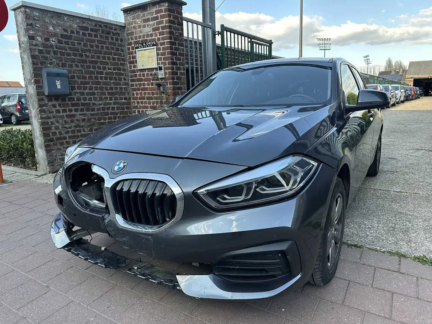 BMW 1 HATCH 118 i MET 76DKM HANDELAARS & EXPORT Šedá - 1