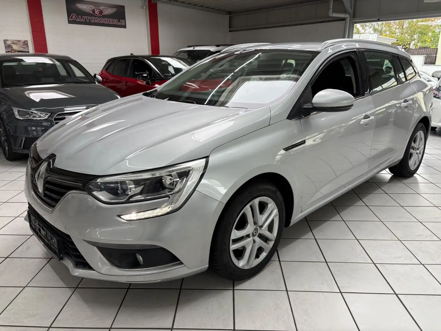 Renault Megane IV Grandtour Play TCe 130 NAVI PDC Grau - 1