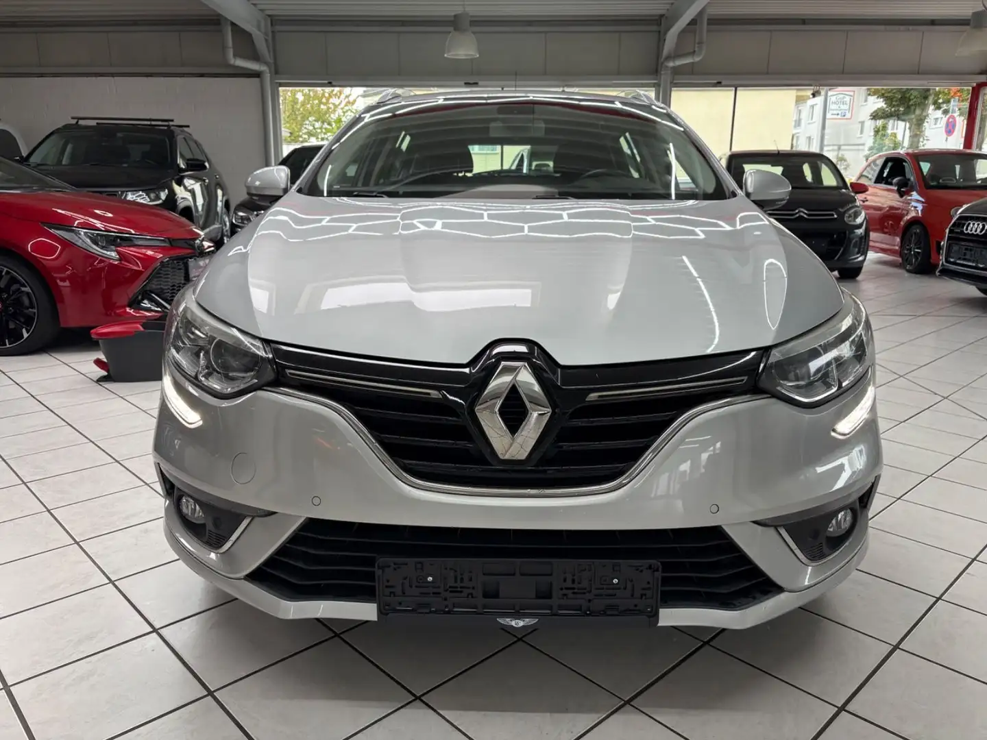 Renault Megane IV Grandtour Play TCe 130 NAVI PDC Grau - 2