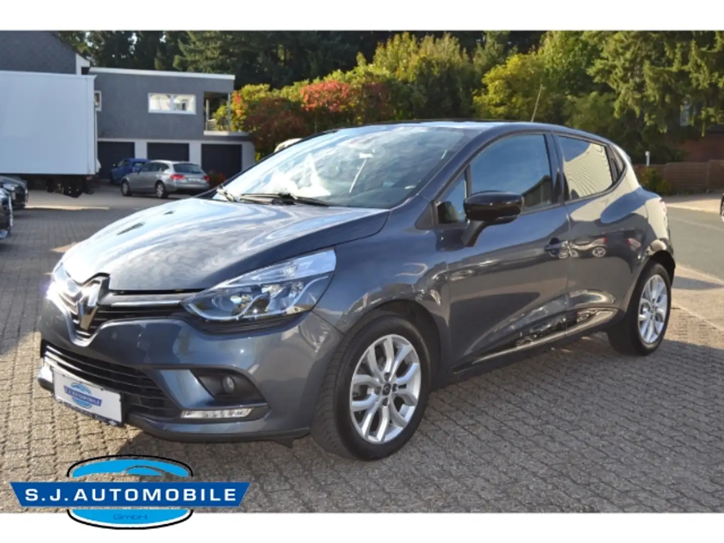 Renault Clio IV Collection 0.9 TCe 90 eco  Navi,DAB,Alu Grau - 1