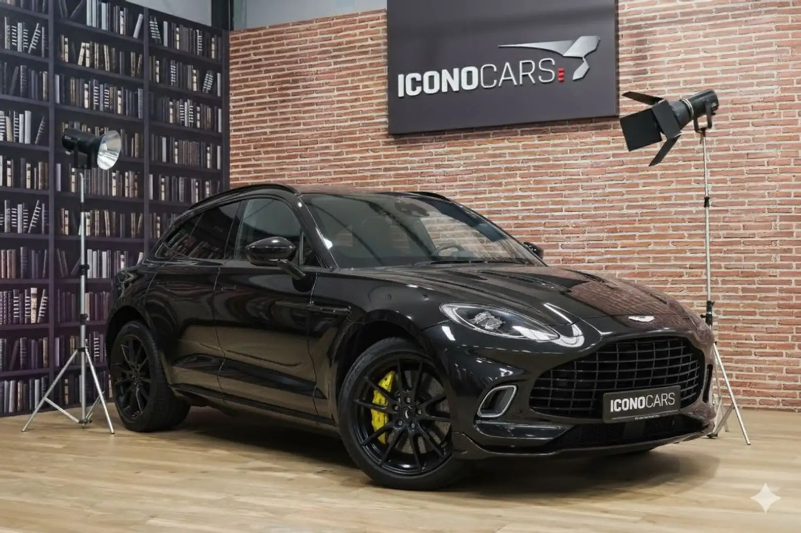 Aston Martin DBX 4.0 V8 707 Auto Negro - 1