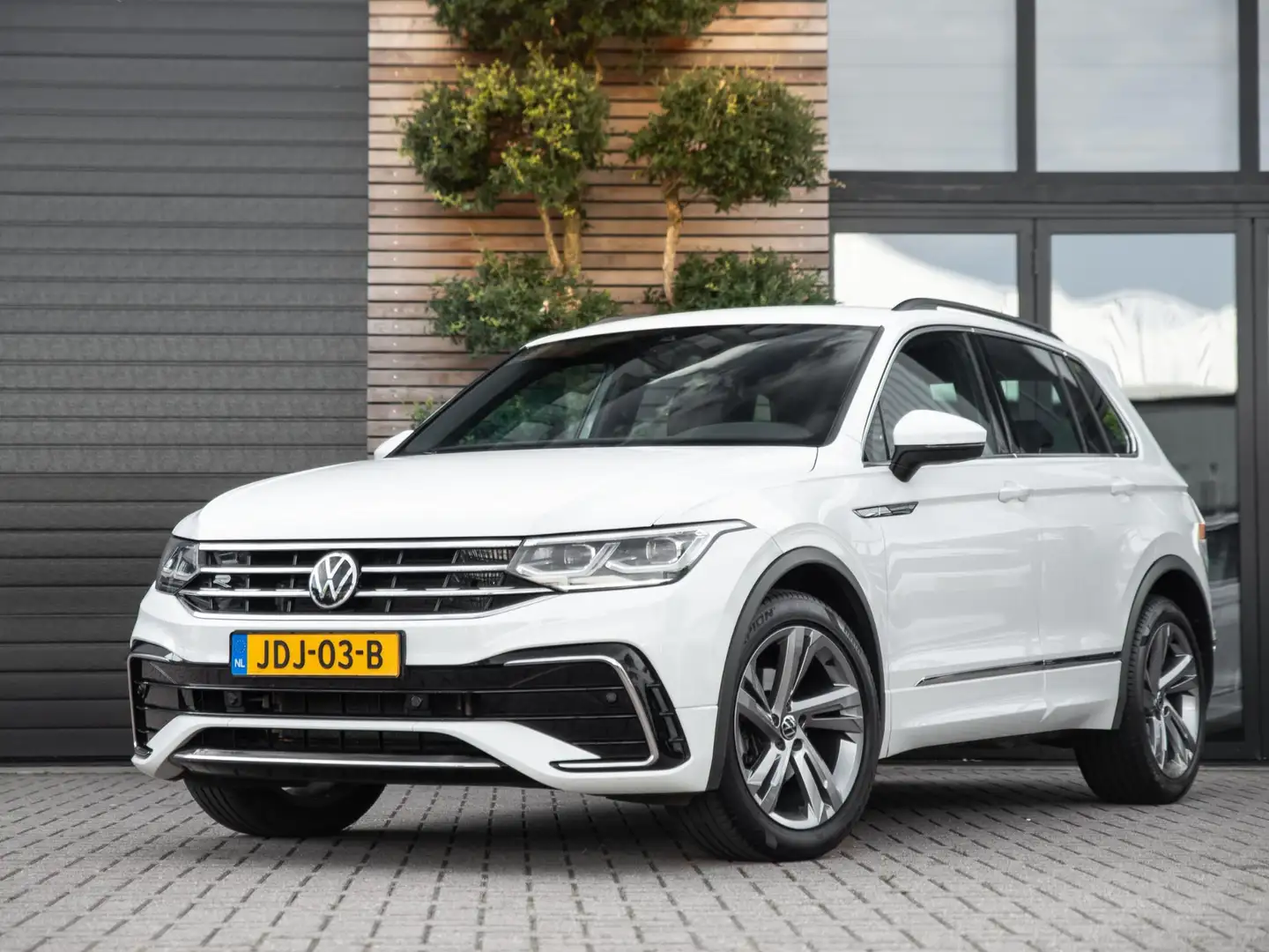 Volkswagen Tiguan 1.5 TSI R-Line Business+ / Wegklapbare Trekhaak / Blanc - 1