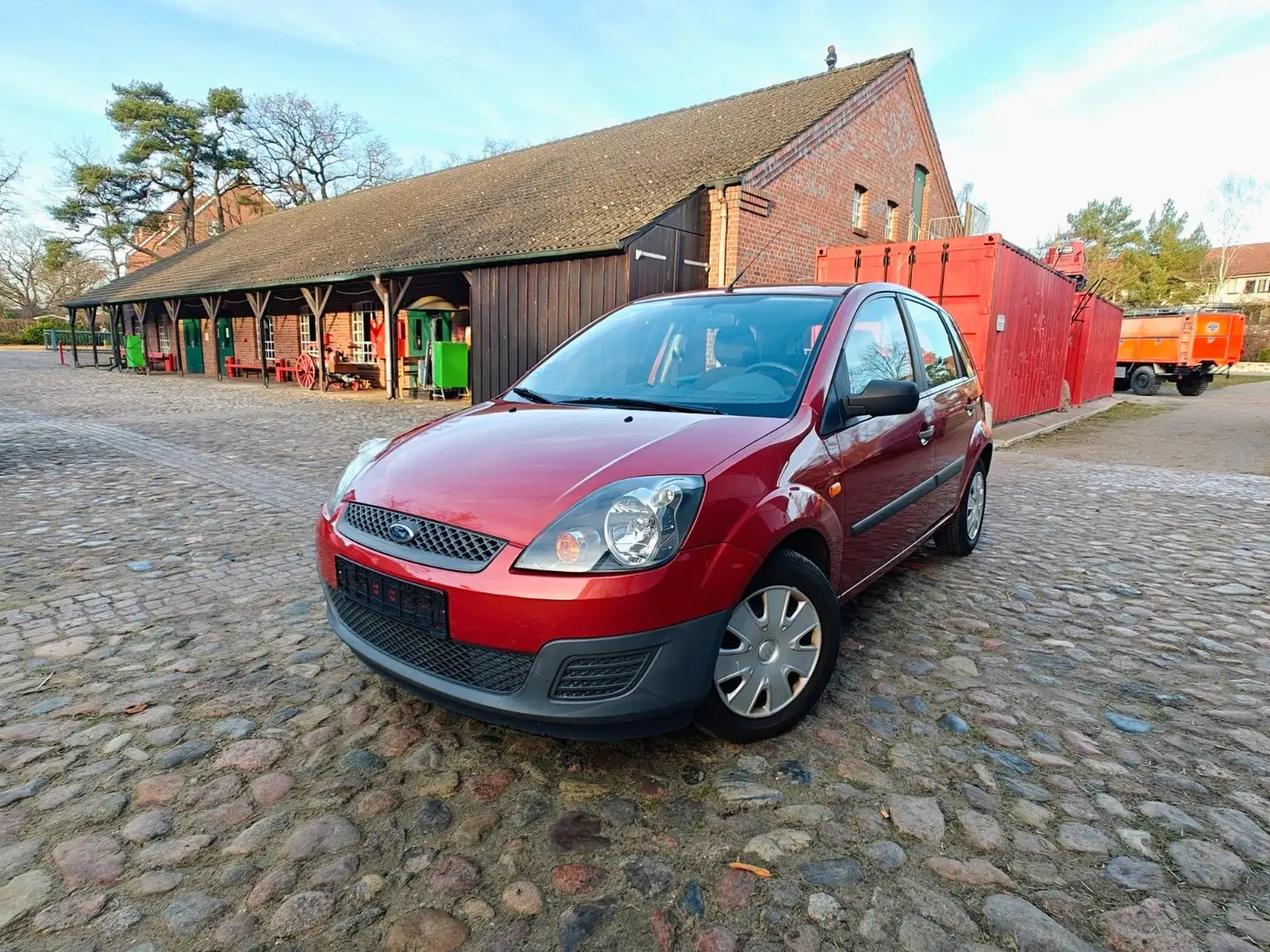 Ford Fiesta Ambiente 1,4 TDCi / 1 Hand / Klimaanlage Rot - 1