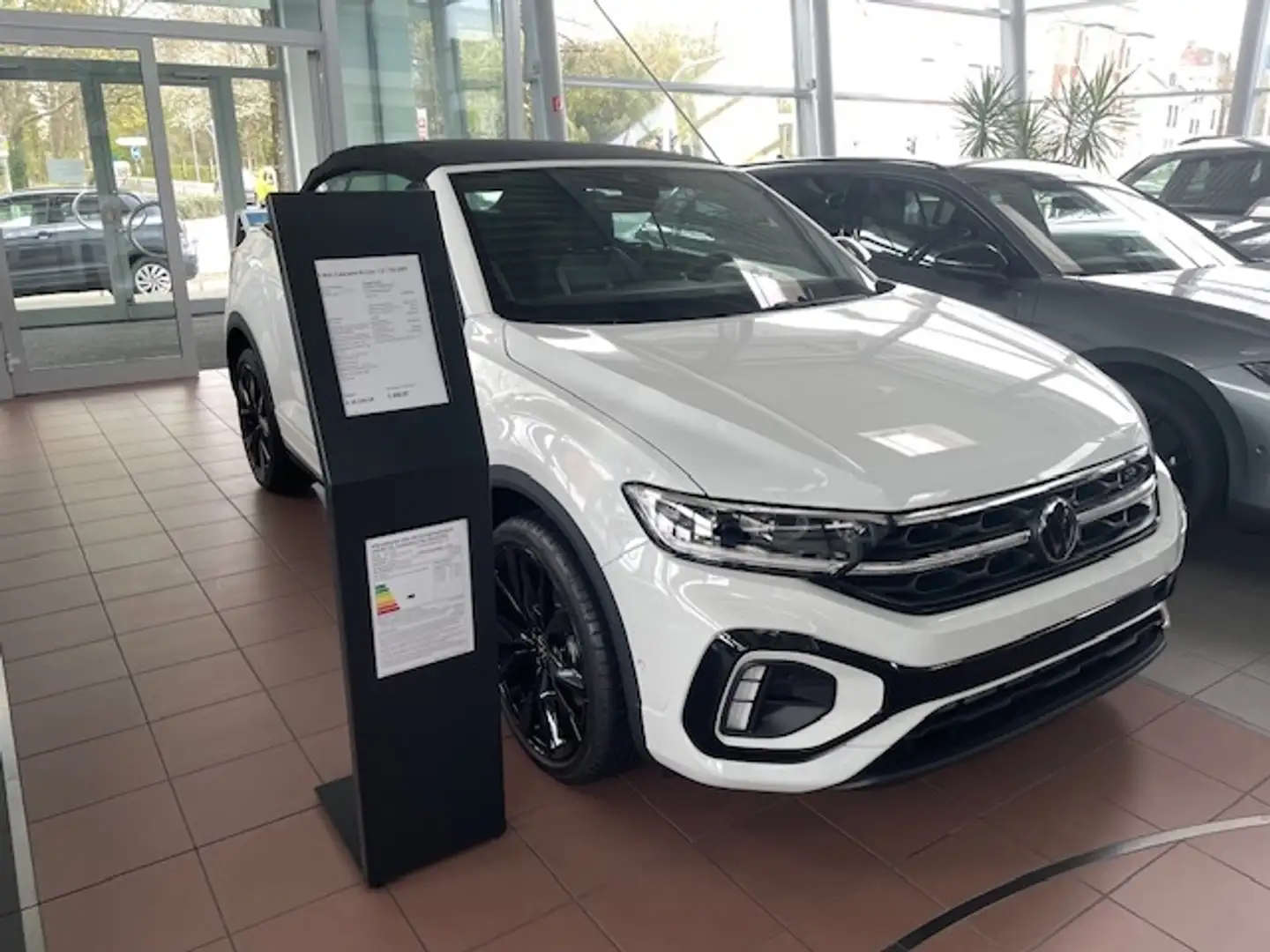 Volkswagen T-Roc Cabriolet R-Line 1.5 TSI EU6d Navi digitales Cockp Weiß - 2