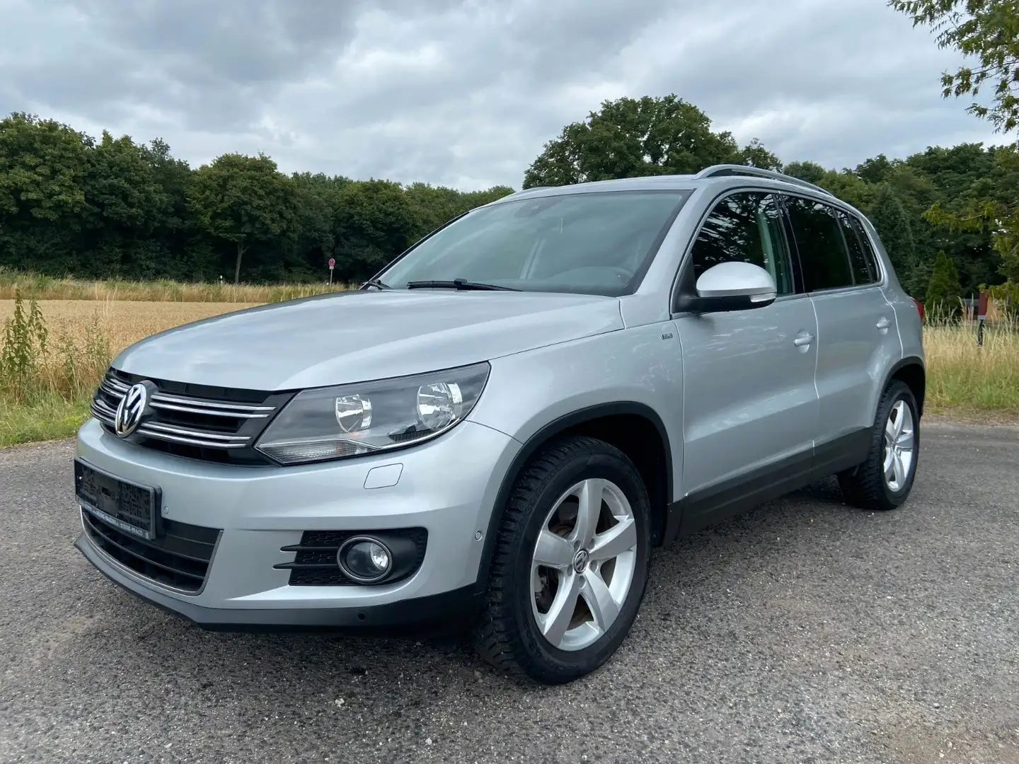 Volkswagen Tiguan Sport & Style BMT 1.4 TSI Klimaauto SHZ Srebrny - 1