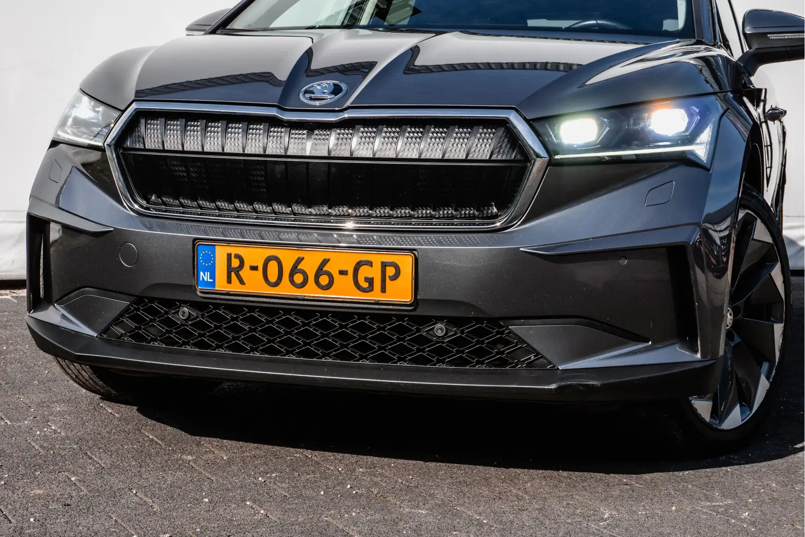 Skoda Enyaq iV 80 Stuur+stoelverwarming/ Camera/ Adapt. cruise Grijs - 2