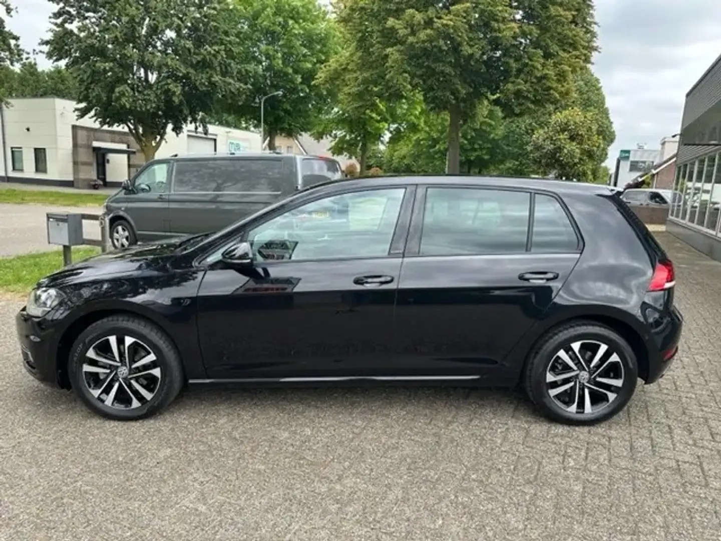 Volkswagen Golf 1.0 TSI Trendline Zwart - 2