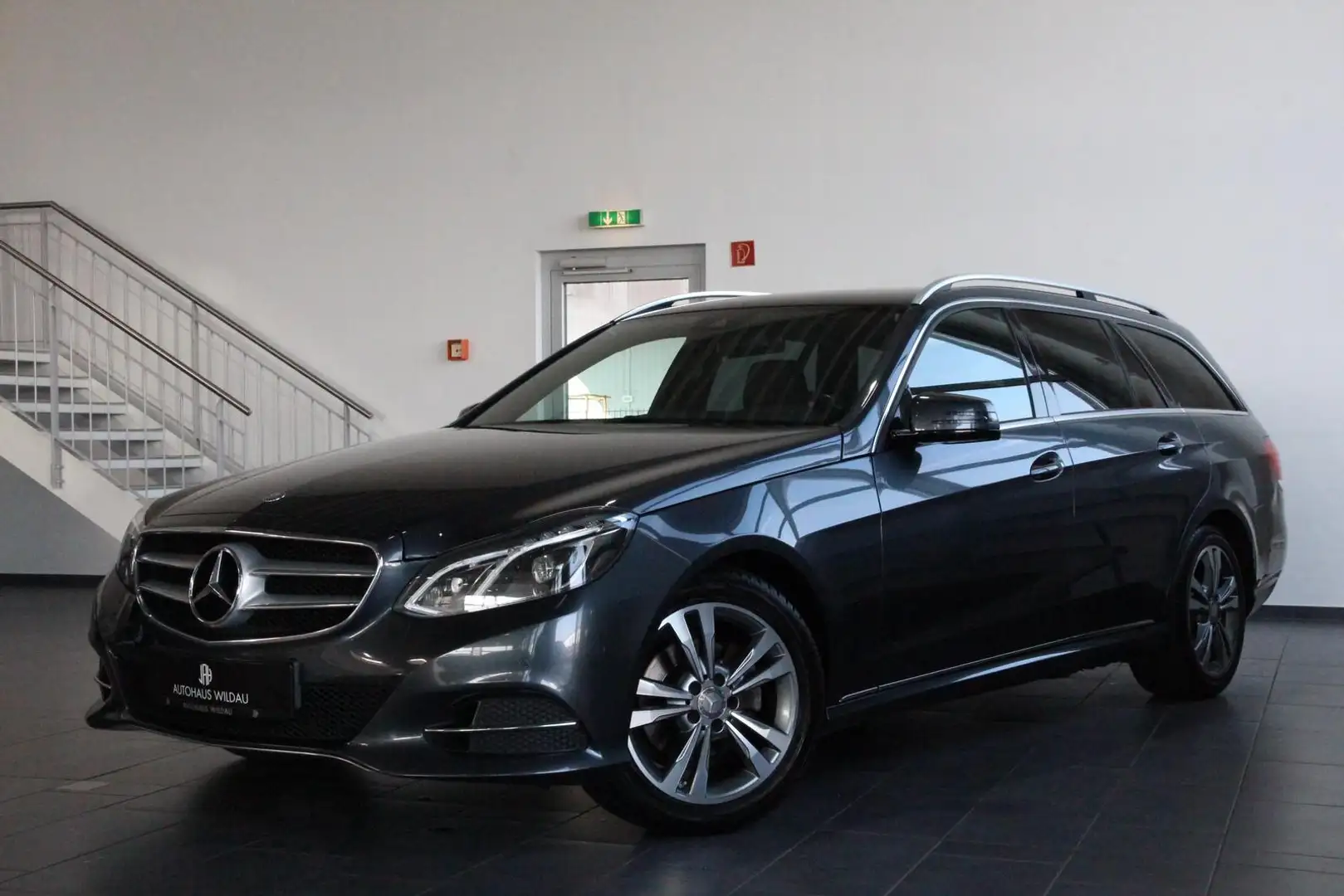Mercedes-Benz E 200 CGI BlueEfficiency *AUT*LED*AHK*NAV* Grigio - 1