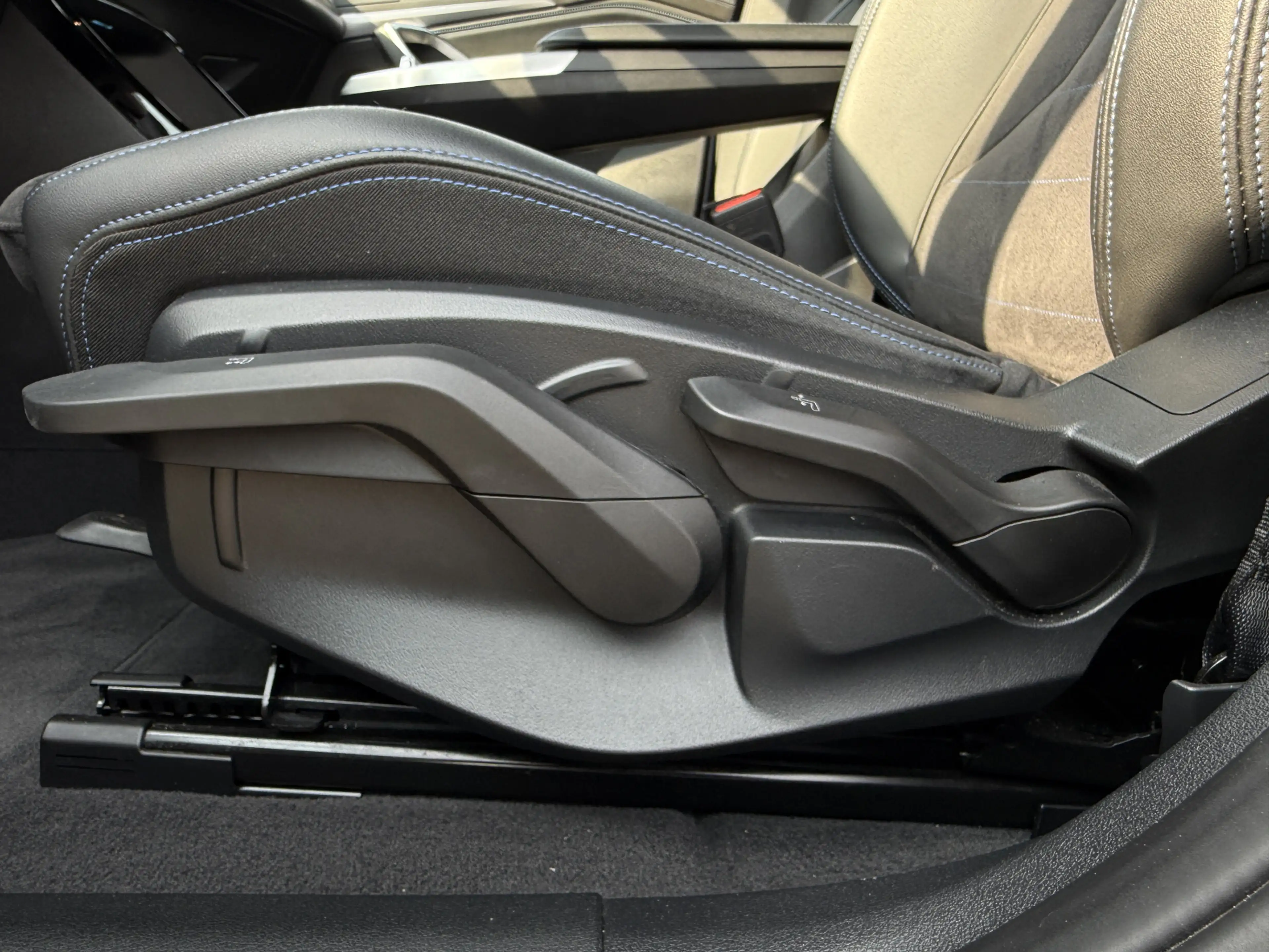 BMW iX2 eDrive20 | M-Sport | 19'' | Camera | Stoelverwarmi — photo 8