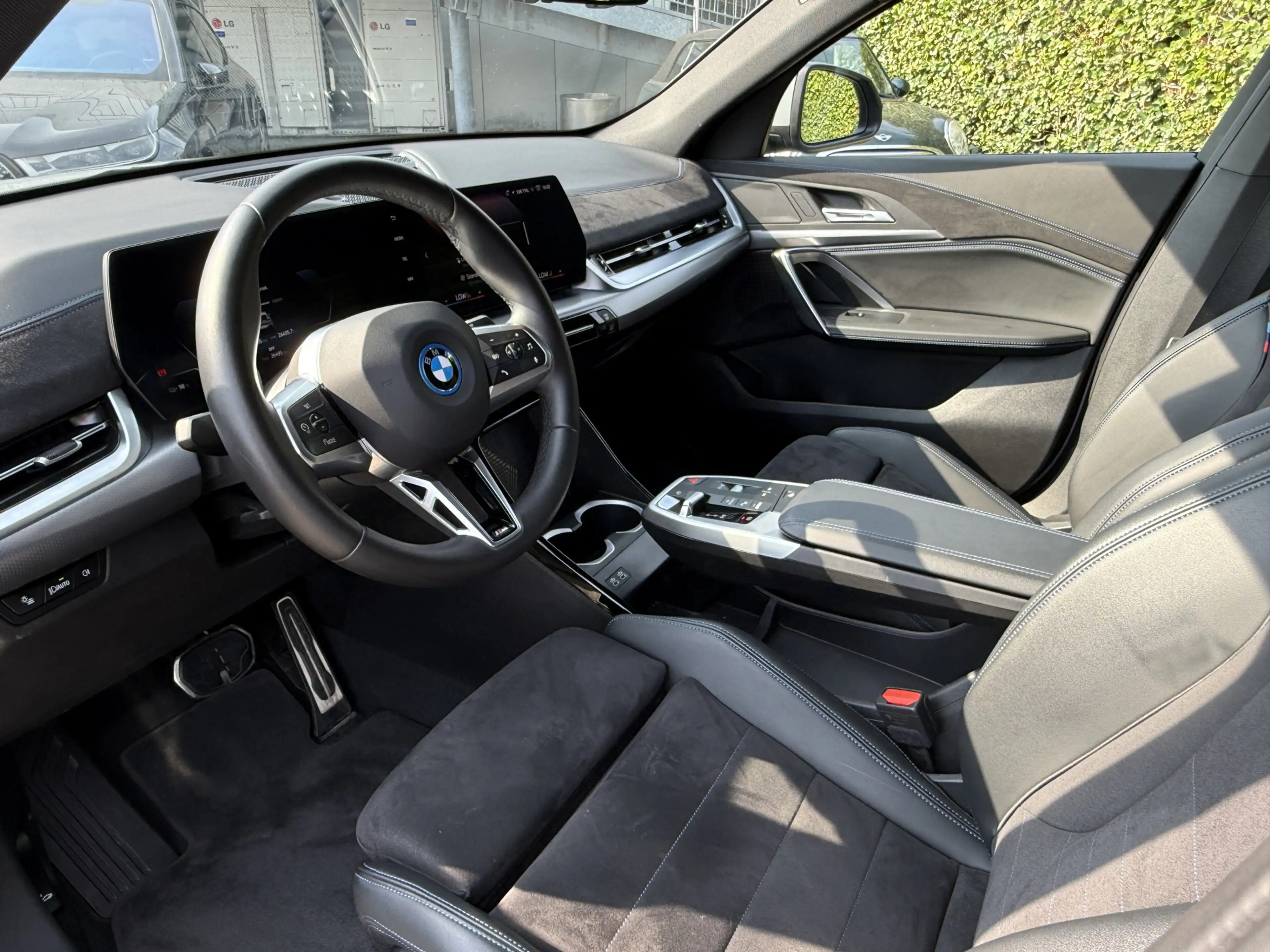 BMW iX2 eDrive20 | M-Sport | 19'' | Camera | Stoelverwarmi — photo 9