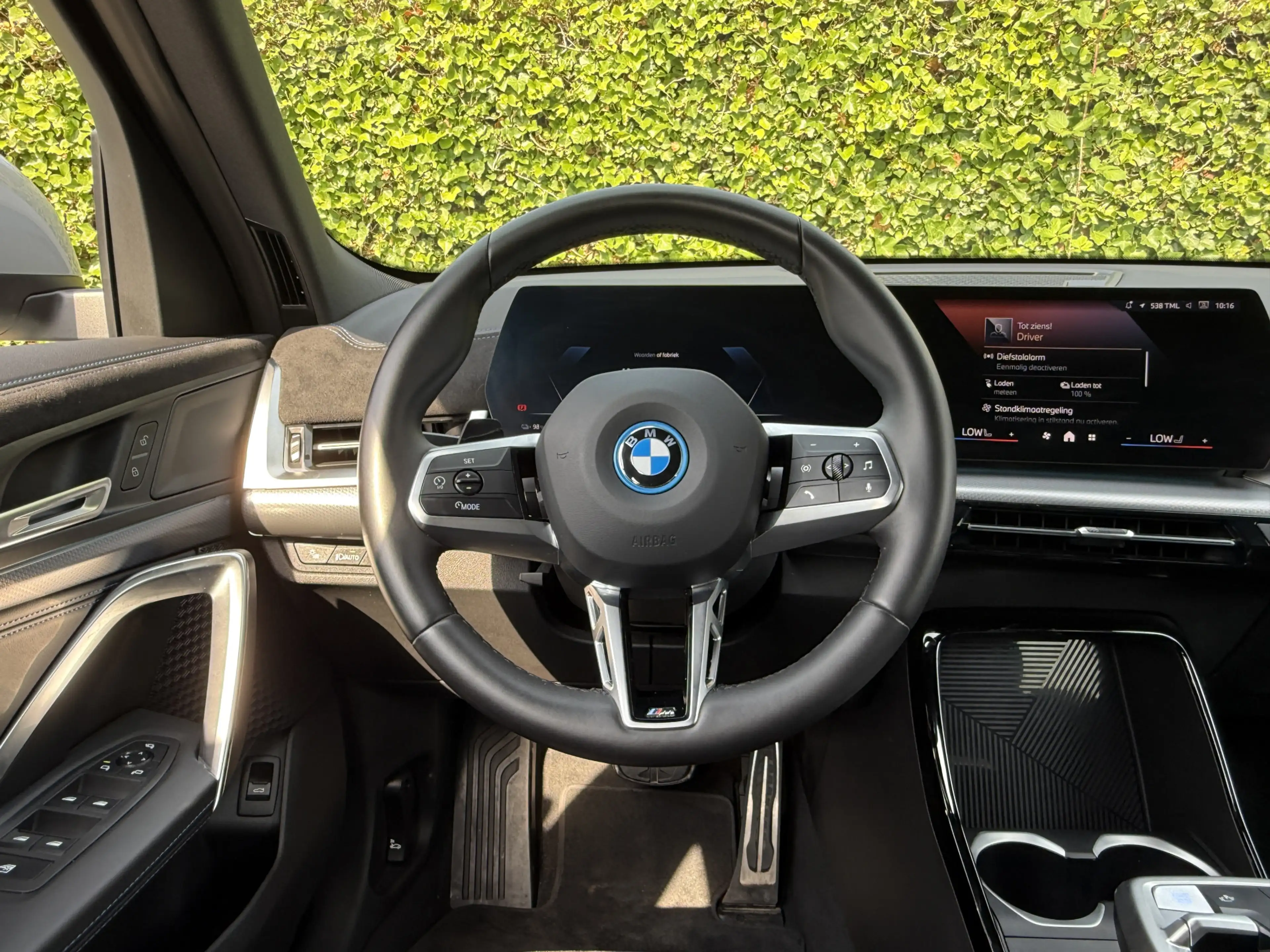 BMW iX2 eDrive20 | M-Sport | 19'' | Camera | Stoelverwarmi — photo 12