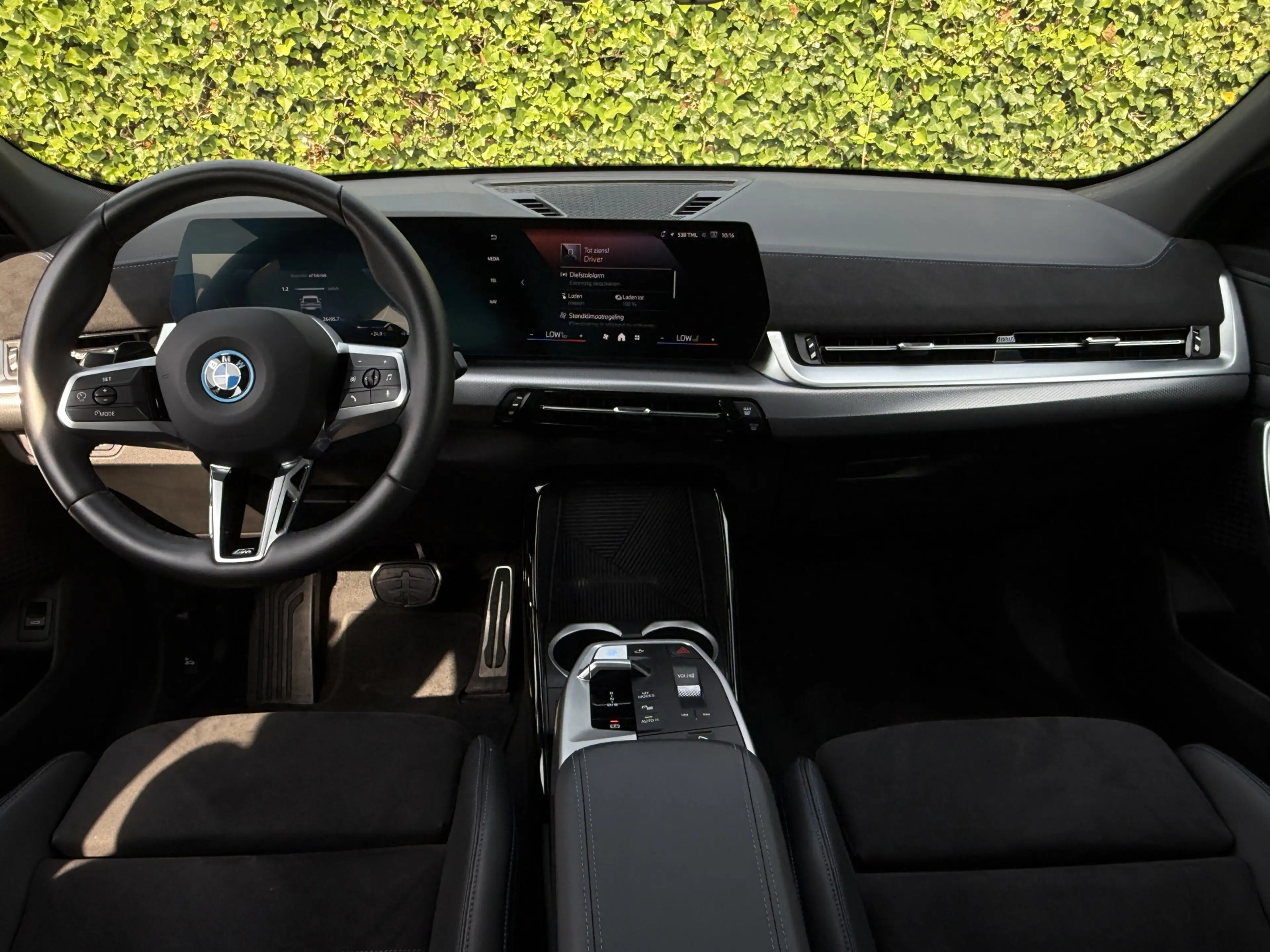 BMW iX2 eDrive20 | M-Sport | 19'' | Camera | Stoelverwarmi — photo 11
