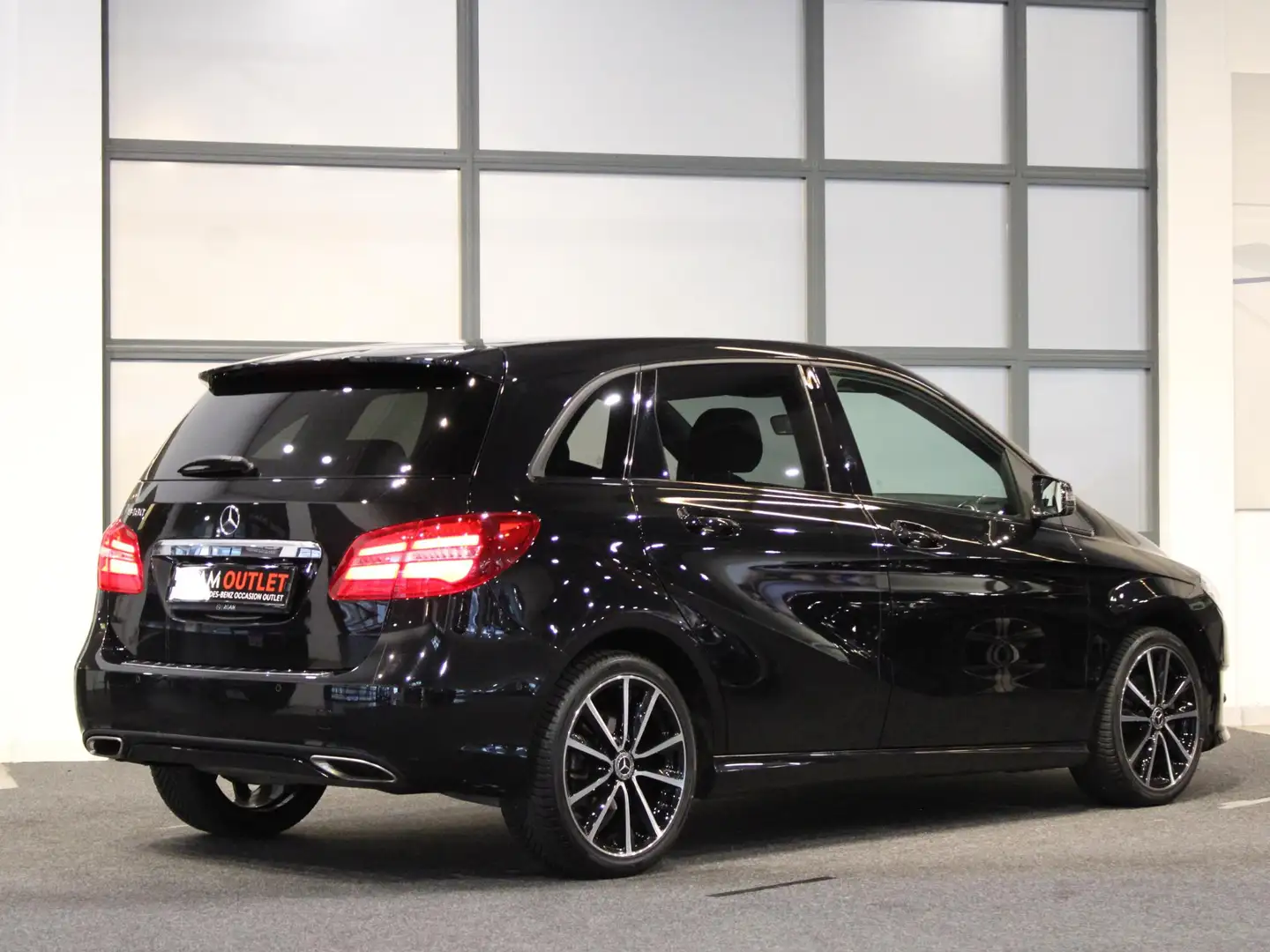 Mercedes-Benz B 180 Ambition Line: Progressive Schwarz - 2