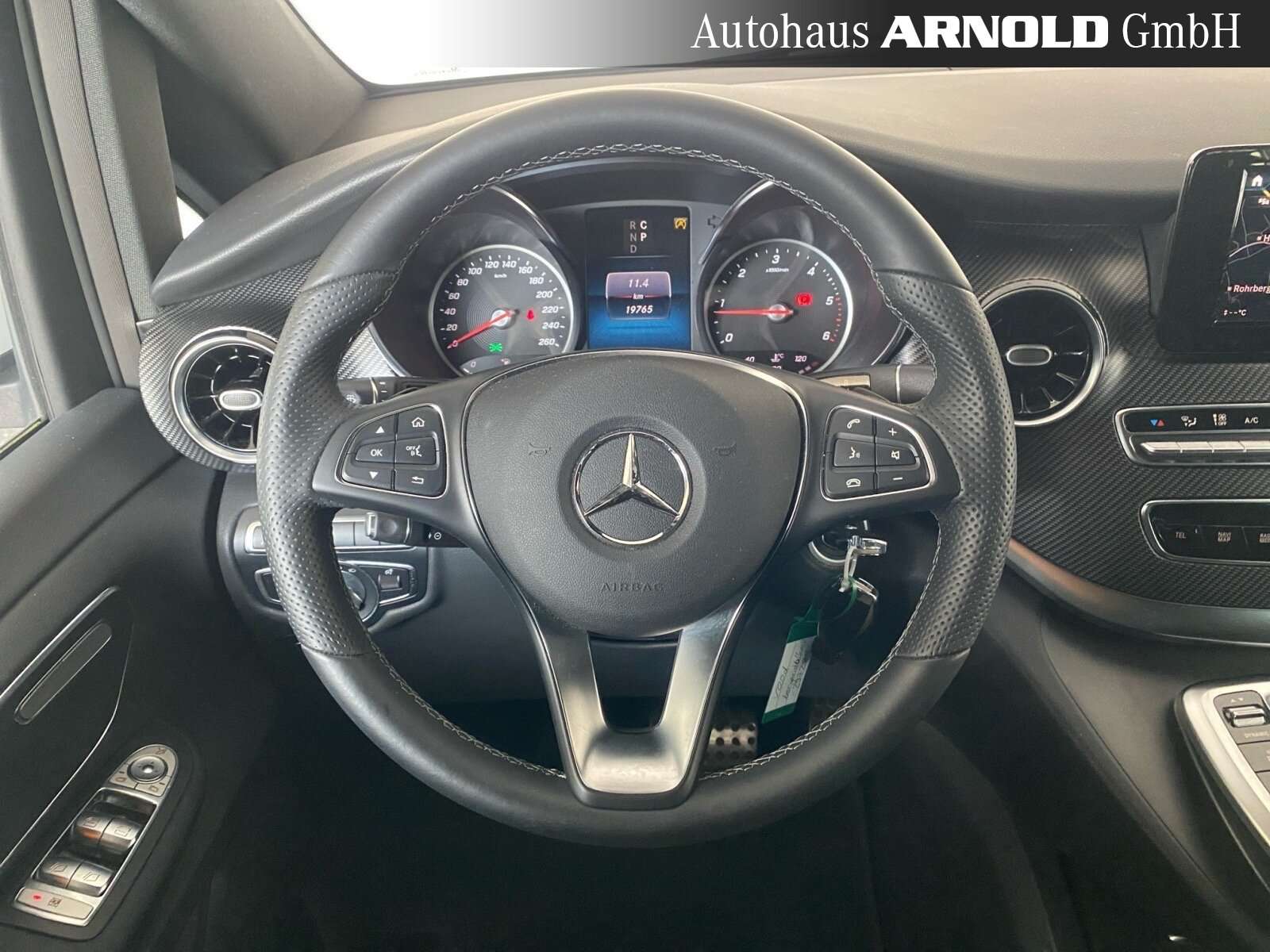 Mercedes-Benz V 220