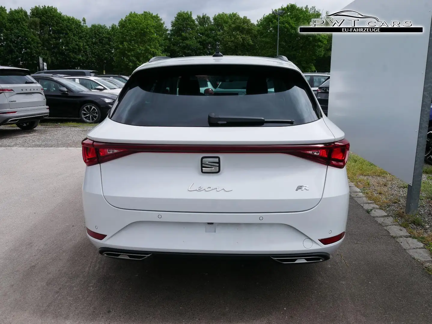 SEAT Leon Sportstourer FR 1.5 eTSI DSG Kombi DSG*KAMERA*A... Weiß - 2