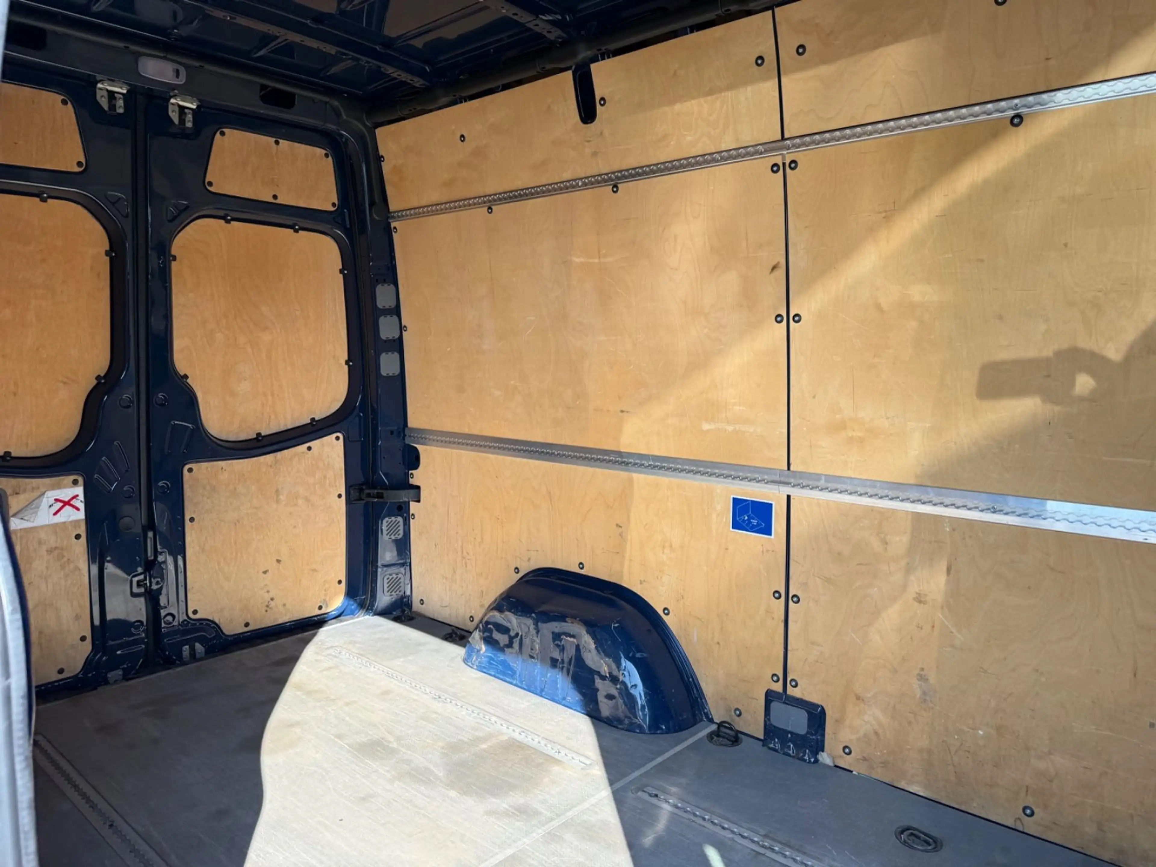 Volkswagen Crafter Kasten 35 mittel L2H2 Hochdach*NAVI*KAM — photo 10