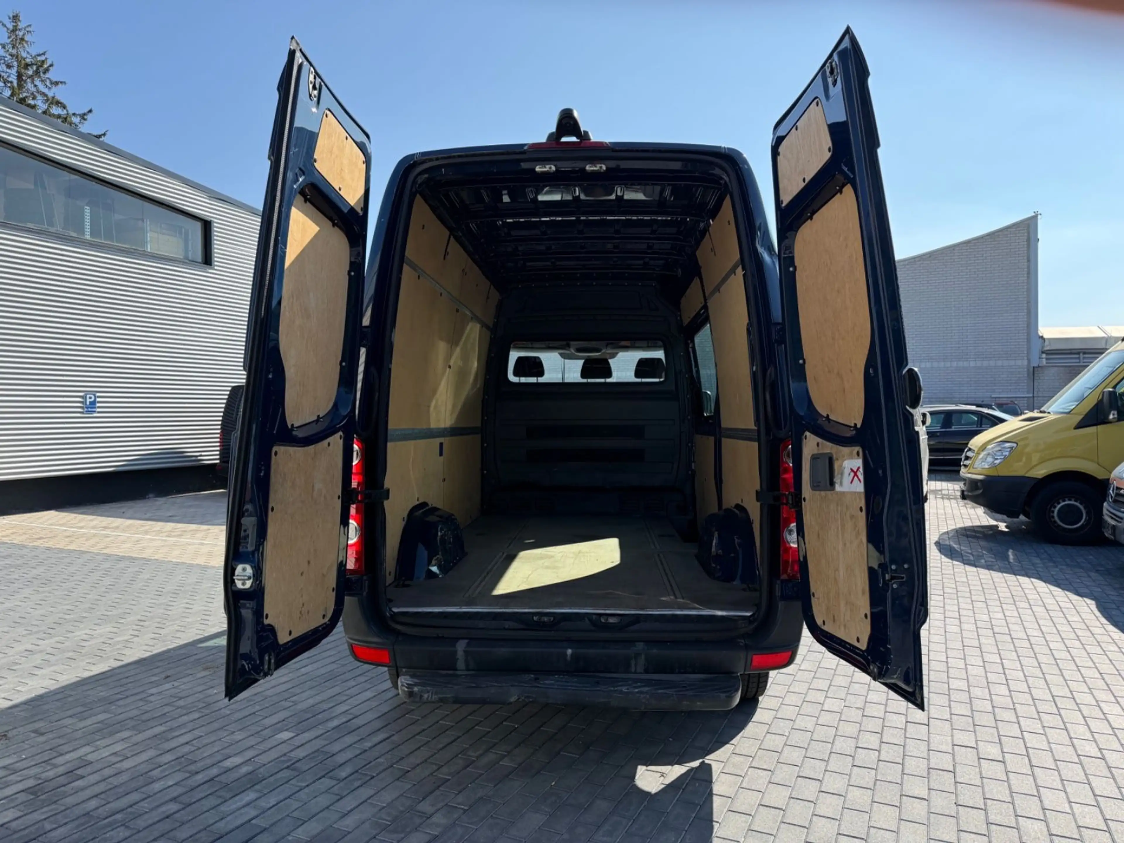 Volkswagen Crafter Kasten 35 mittel L2H2 Hochdach*NAVI*KAM — photo 7