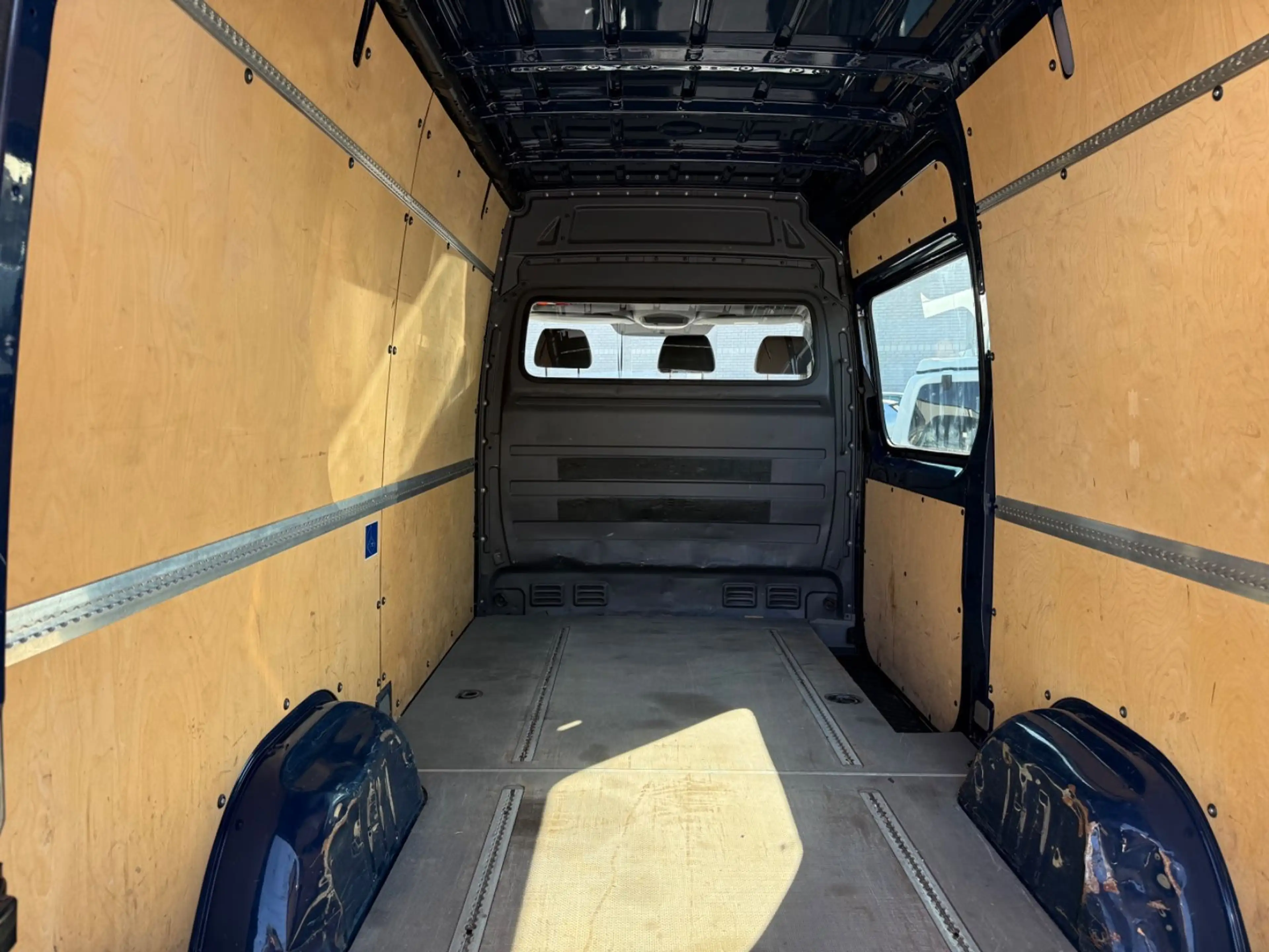 Volkswagen Crafter Kasten 35 mittel L2H2 Hochdach*NAVI*KAM — photo 8