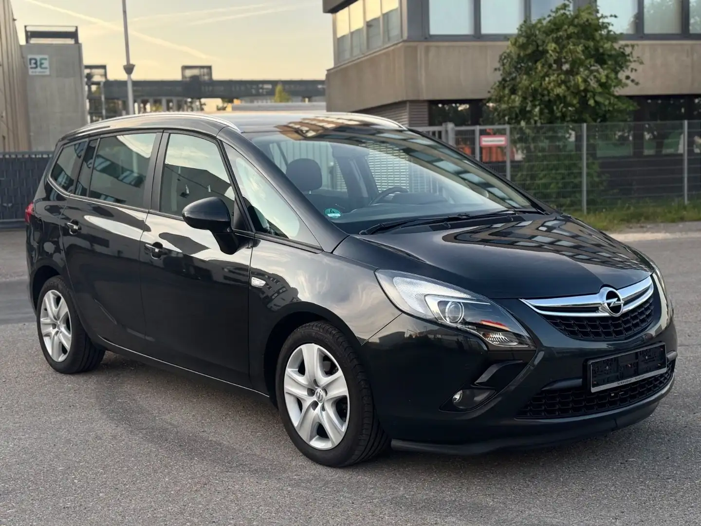 Opel Zafira Tourer Edition 1.4 Turbo 1.Hand PDC Euro5 Schwarz - 2