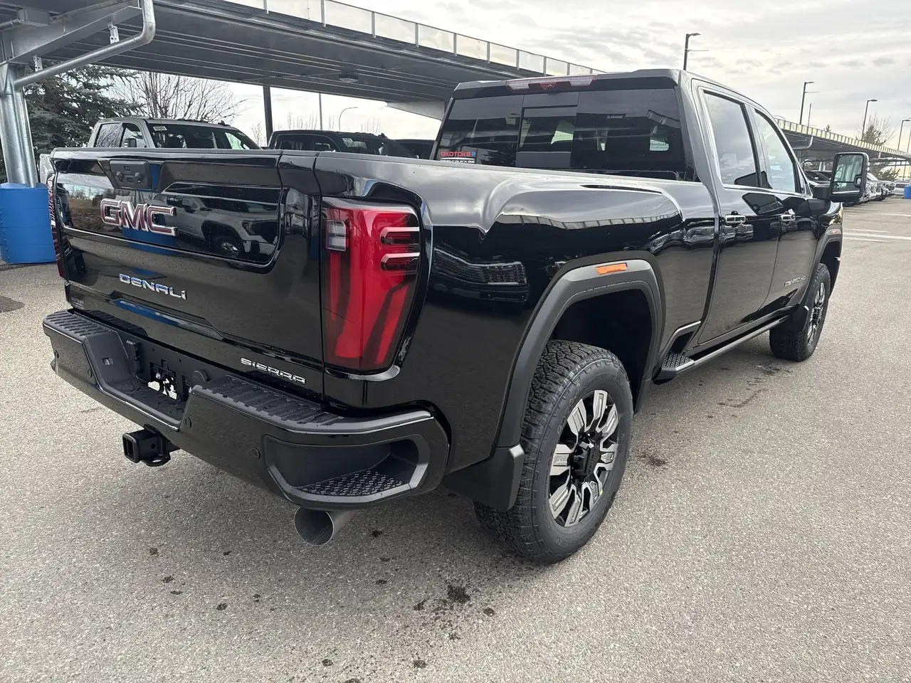 GMC Sierra 3500HD снимка GMC Sierra 3500HD
