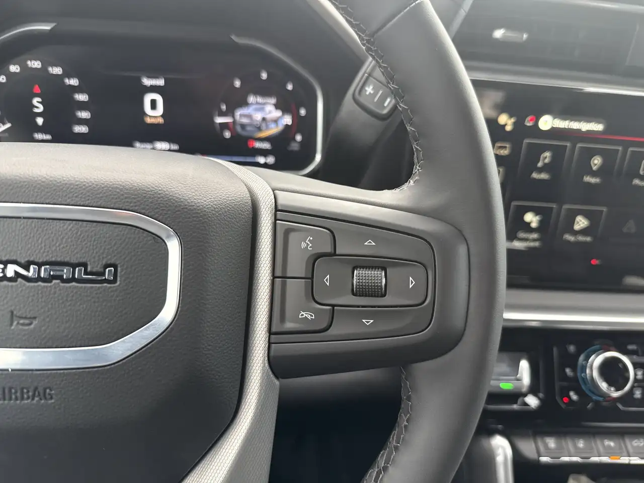GMC Sierra 3500HD снимка GMC Sierra 3500HD
