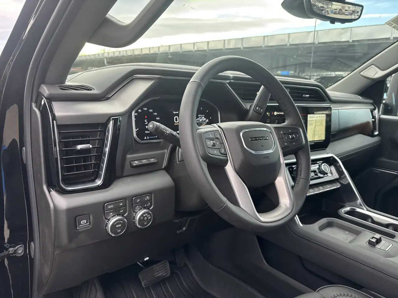 GMC Sierra 3500HD снимка GMC Sierra 3500HD