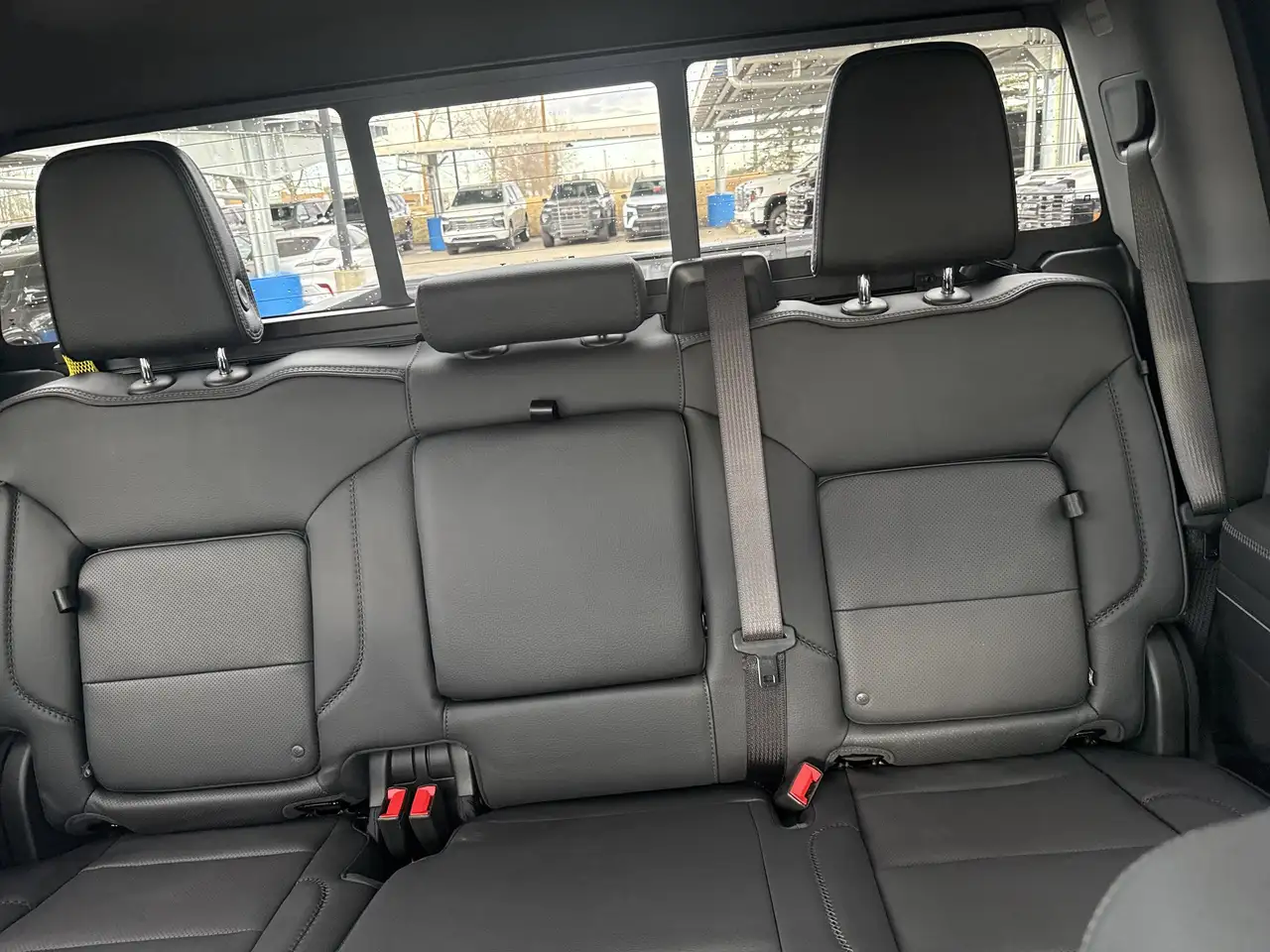 GMC Sierra 3500HD снимка GMC Sierra 3500HD
