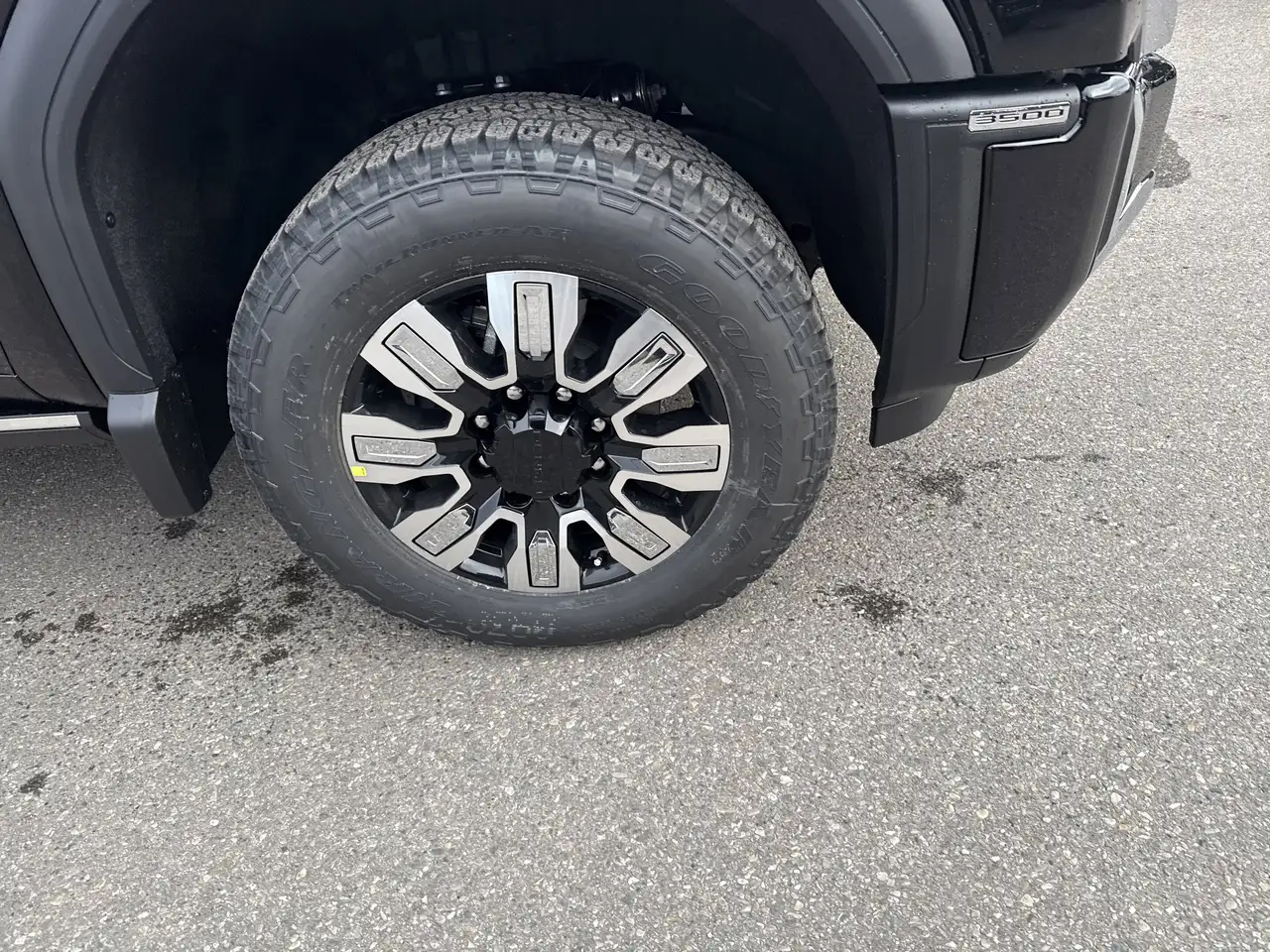 GMC Sierra 3500HD снимка GMC Sierra 3500HD