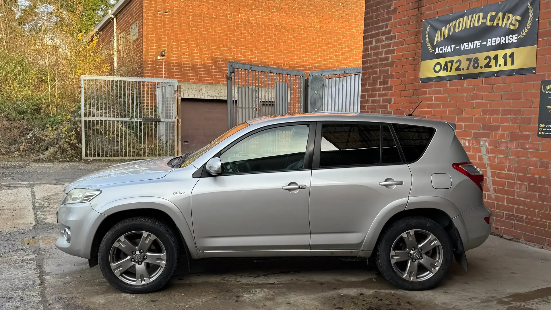 Toyota RAV 4 2.2D-4D D-CAT 4x4 Premium DPF Argent - 2