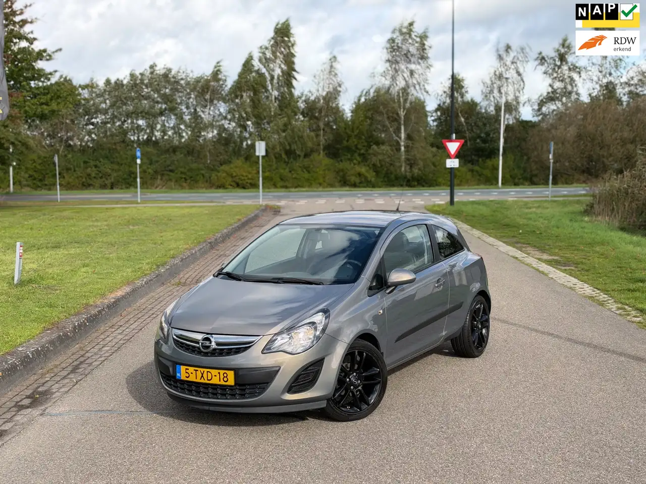 Opel Corsa 1.2-16V Berlin, 17inch, NAP, ONDERHOUDEN — photo 1 of 20