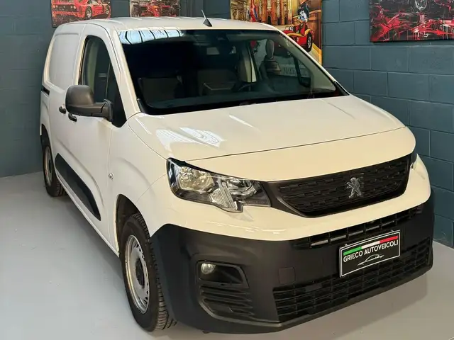 Peugeot Partner view 2