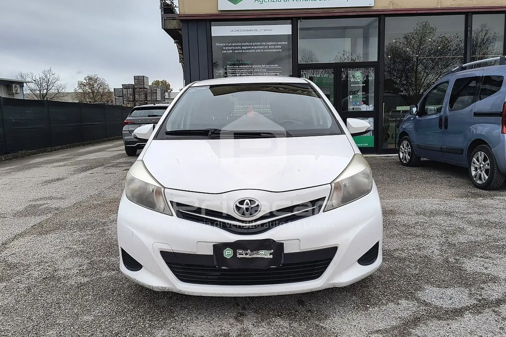 Toyota Yaris Yaris 1.4 D-4D 5 porte Lounge Bianco - 2
