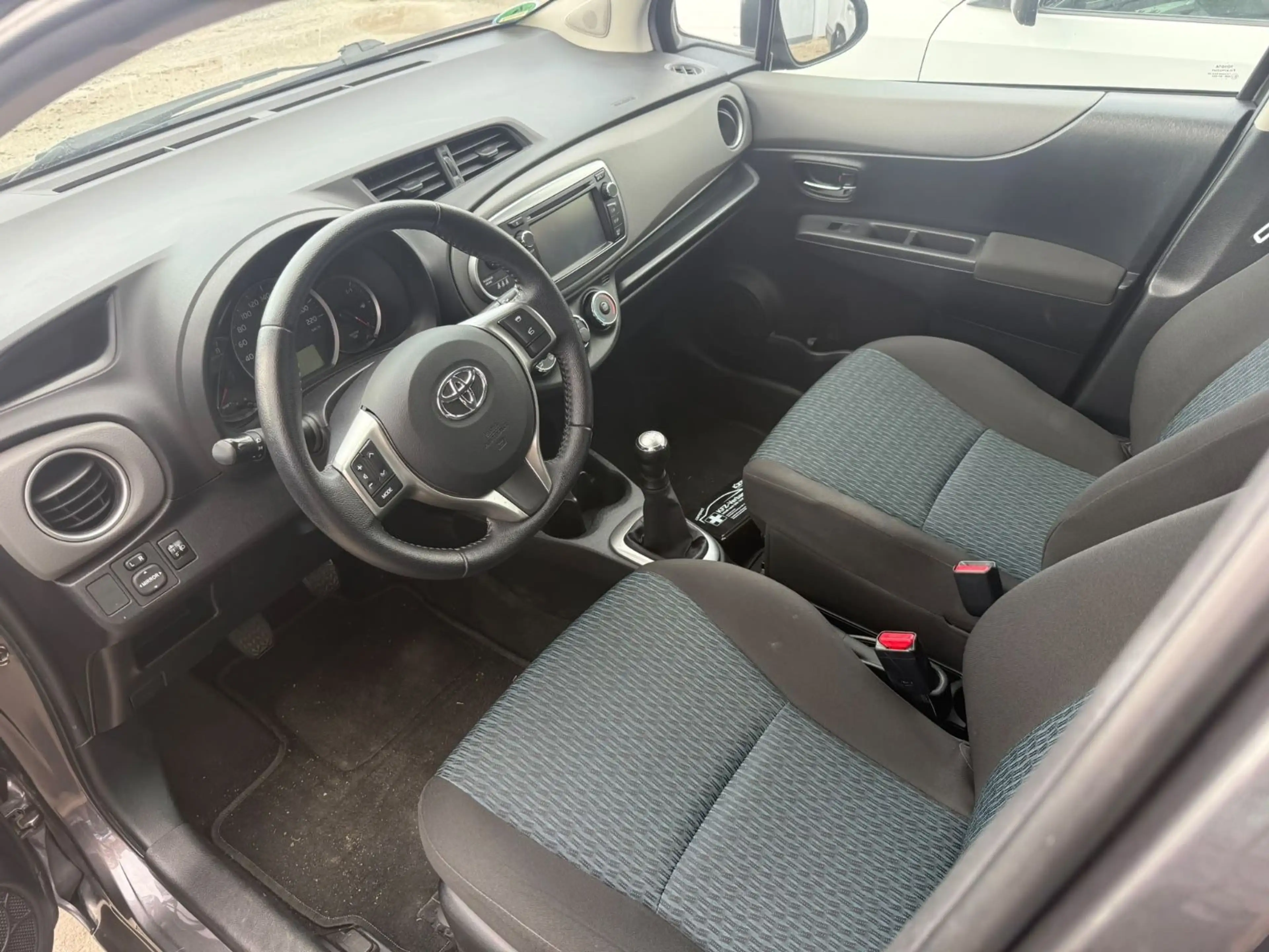 Toyota Yaris Life R-Kamera/1.Vorbesitzer.75TKm Garantie — photo 11