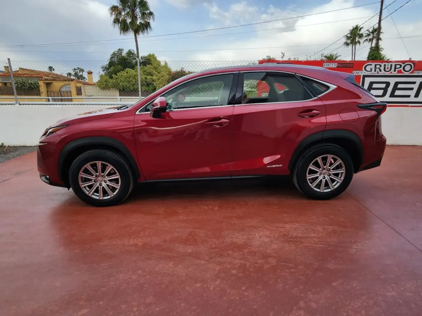 Lexus NX 300 300h Corporate 2WD Piros - 2