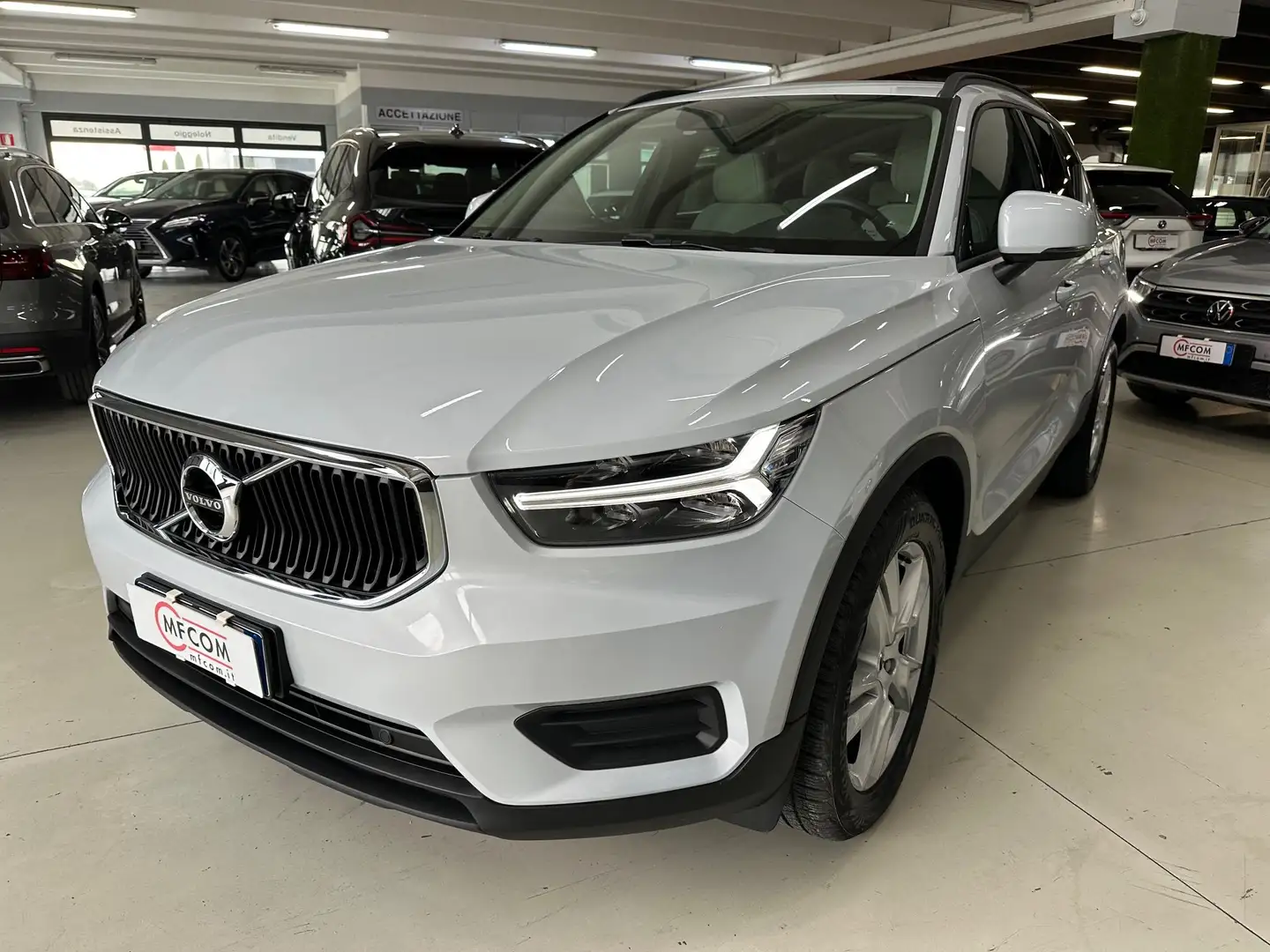 Volvo XC40 2.0 d3 Momentum awd geartronic my20 Grigio - 1