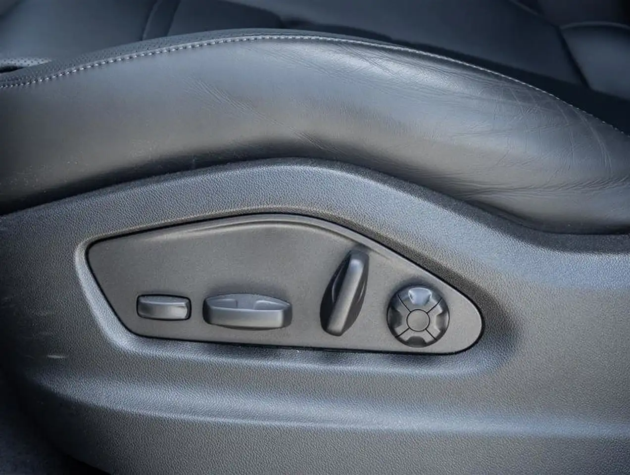 Porsche Cayenne снимка Porsche Cayenne