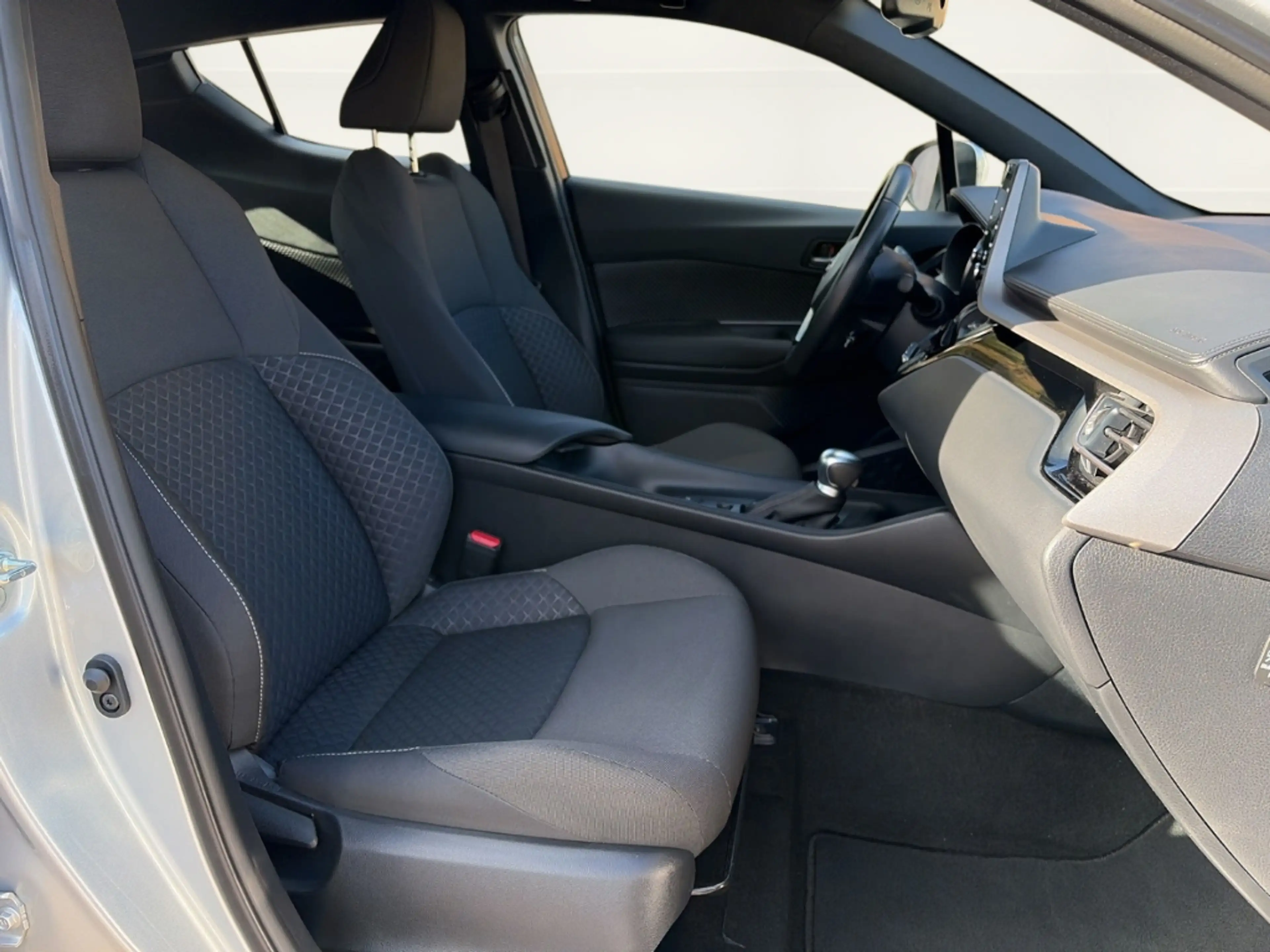 Toyota C-HR 2.0 Hybrid Business Edition +AHK +Kamera +Navi — photo 15