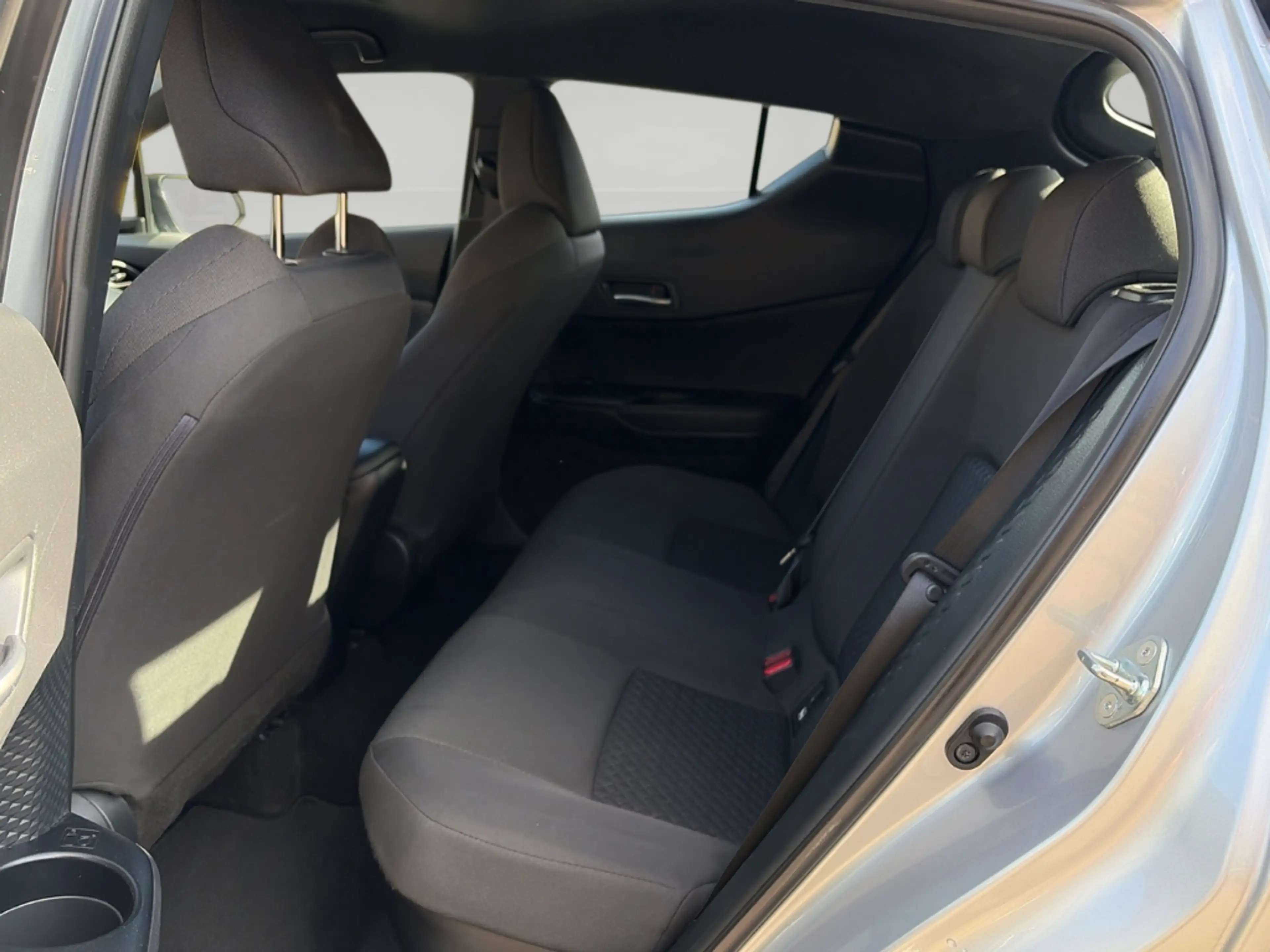 Toyota C-HR 2.0 Hybrid Business Edition +AHK +Kamera +Navi — photo 9