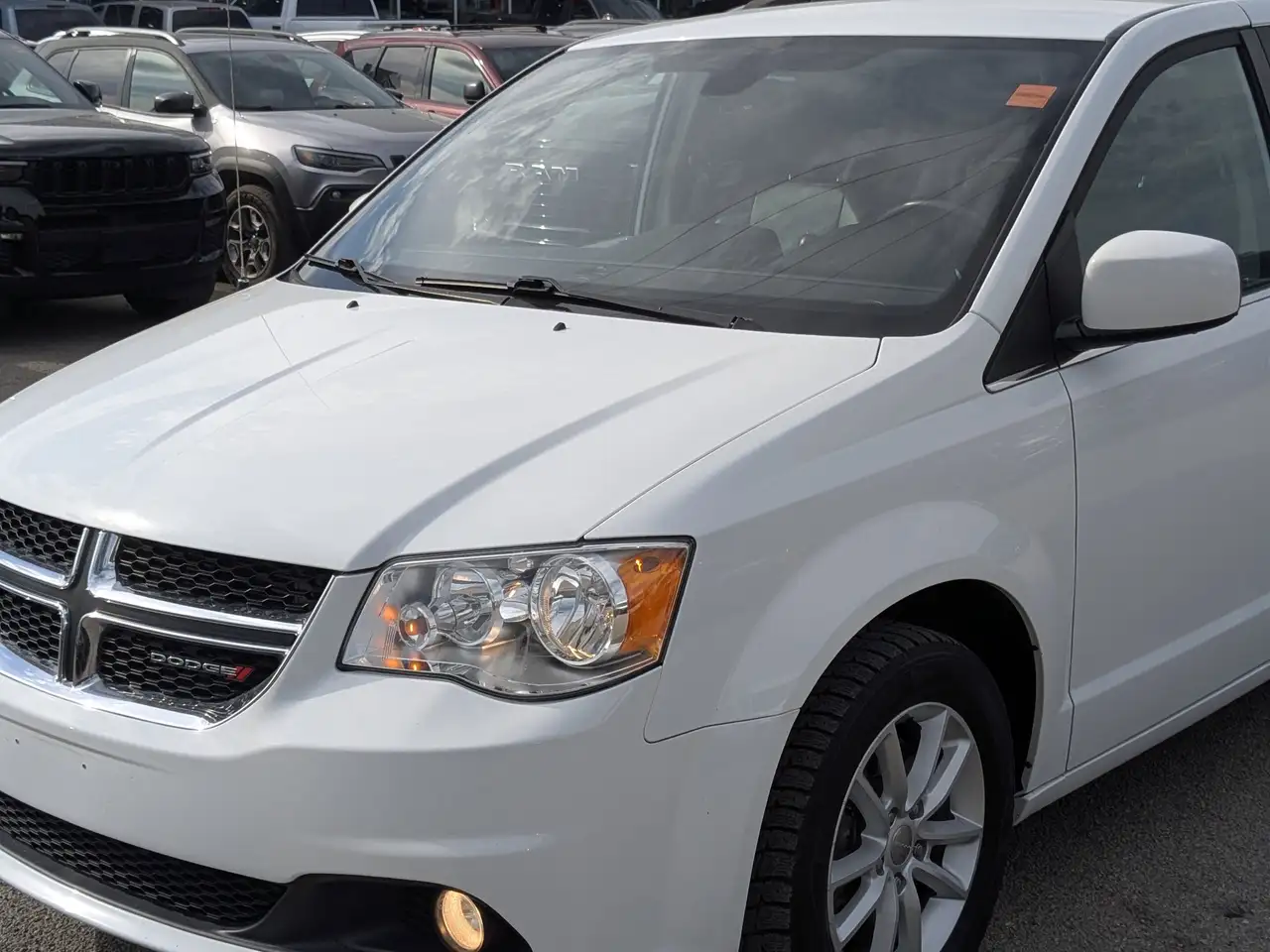 Dodge Grand Caravan снимка Dodge Grand Caravan
