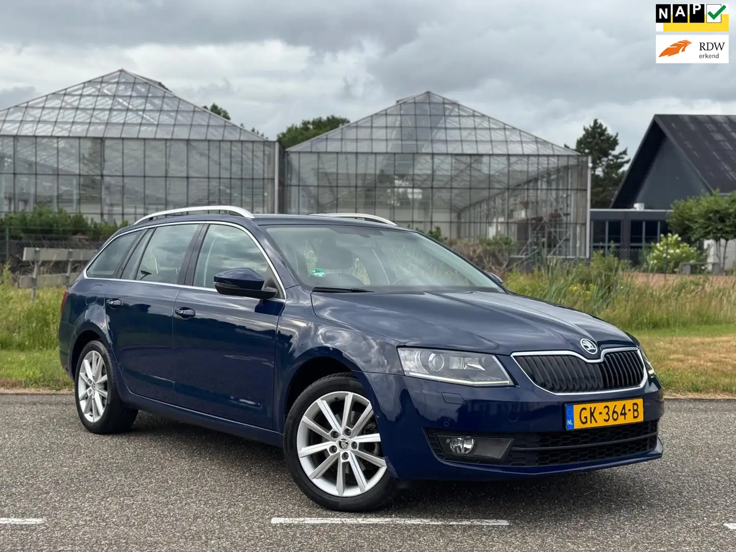 Skoda Octavia Combi 2.0 TDI Greentech Elegance Businessline Navi Blauw - 1
